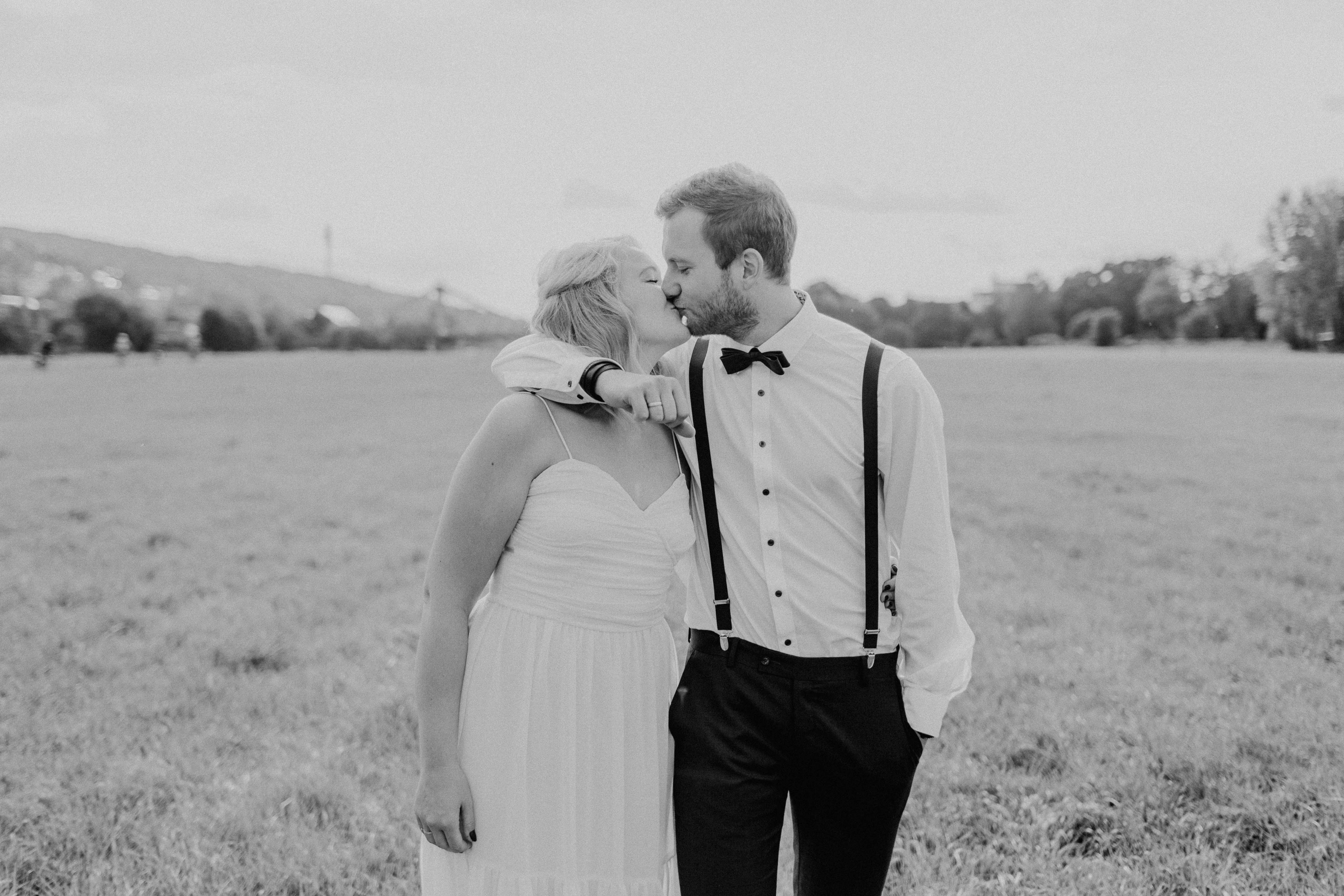 Intime Hochzeit in Dresden am Elbufer im September 2016.