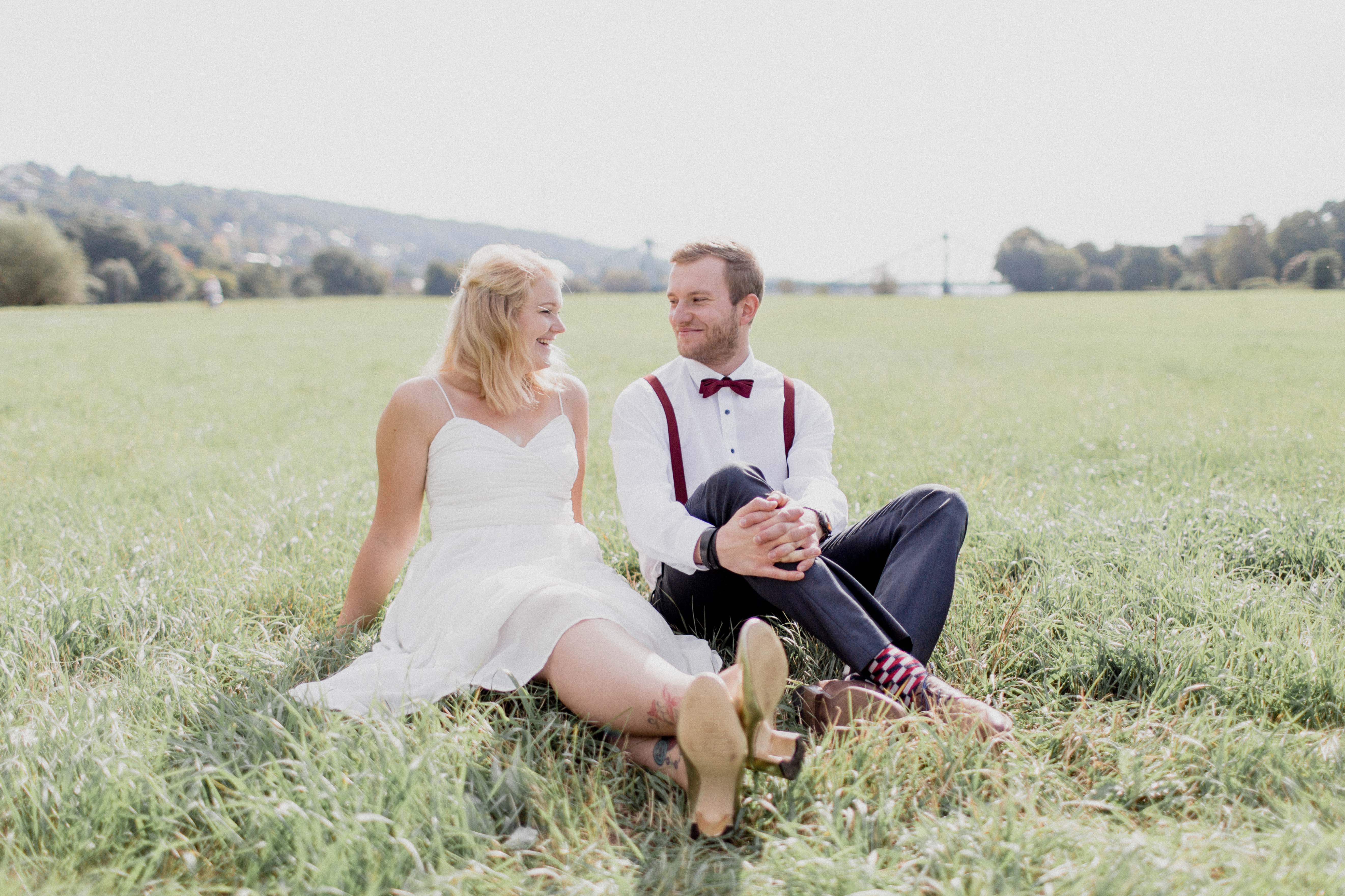 Intime Hochzeit in Dresden am Elbufer im September 2016.