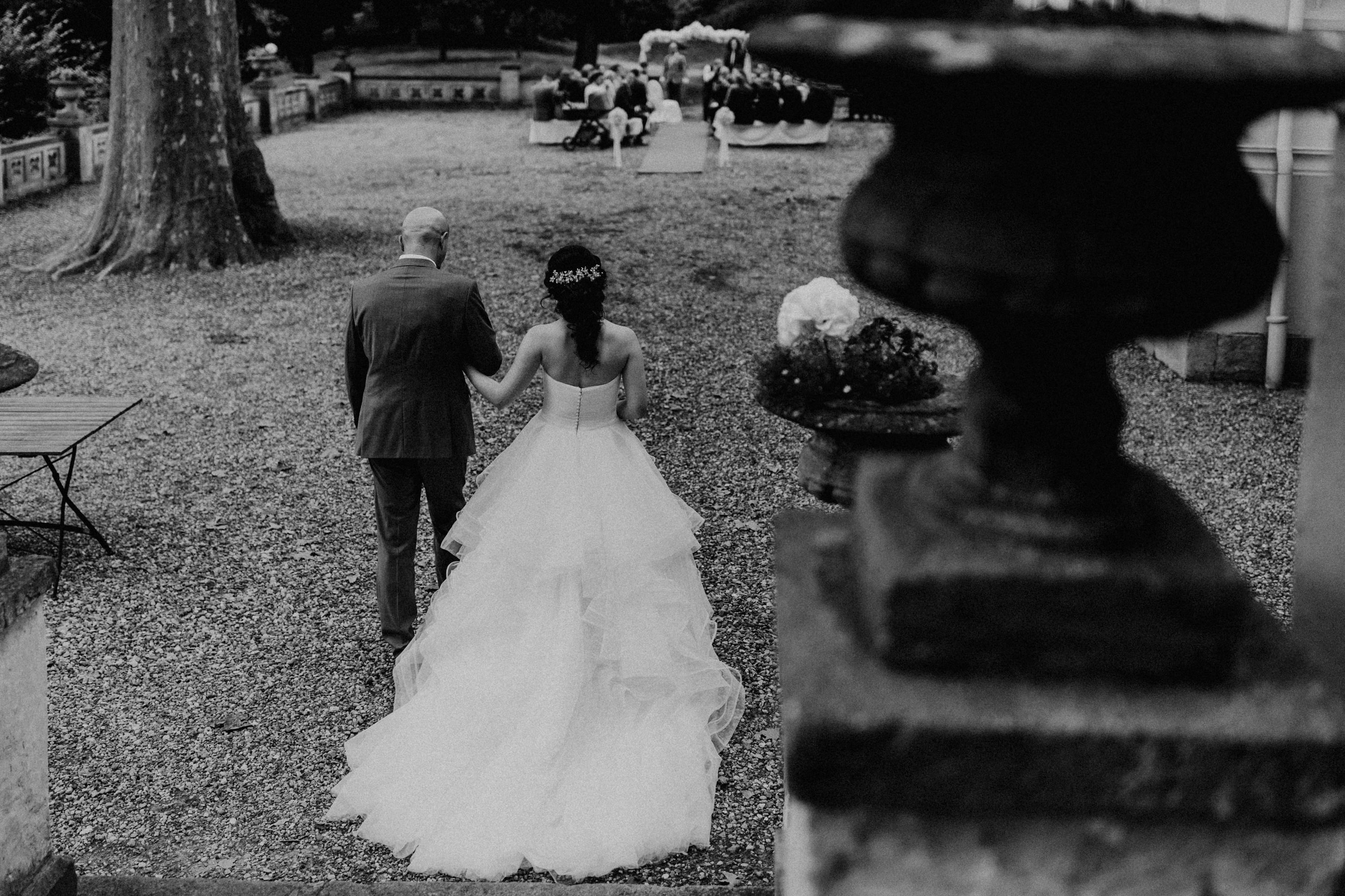 Hochzeitsfoto einer deutsch-russischen Hochzeit auf Schloss Kittendorf. Aufgenommen von den Hochzeitsfotografen Tom und Lia. Fotografen aus Rostock.