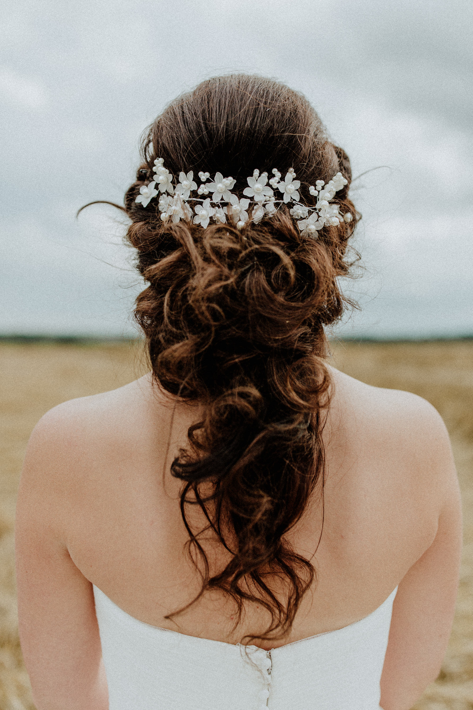 Hochzeitsfoto einer deutsch-russischen Hochzeit auf Schloss Kittendorf. Aufgenommen von den Hochzeitsfotografen Tom und Lia. Fotografen aus Rostock.