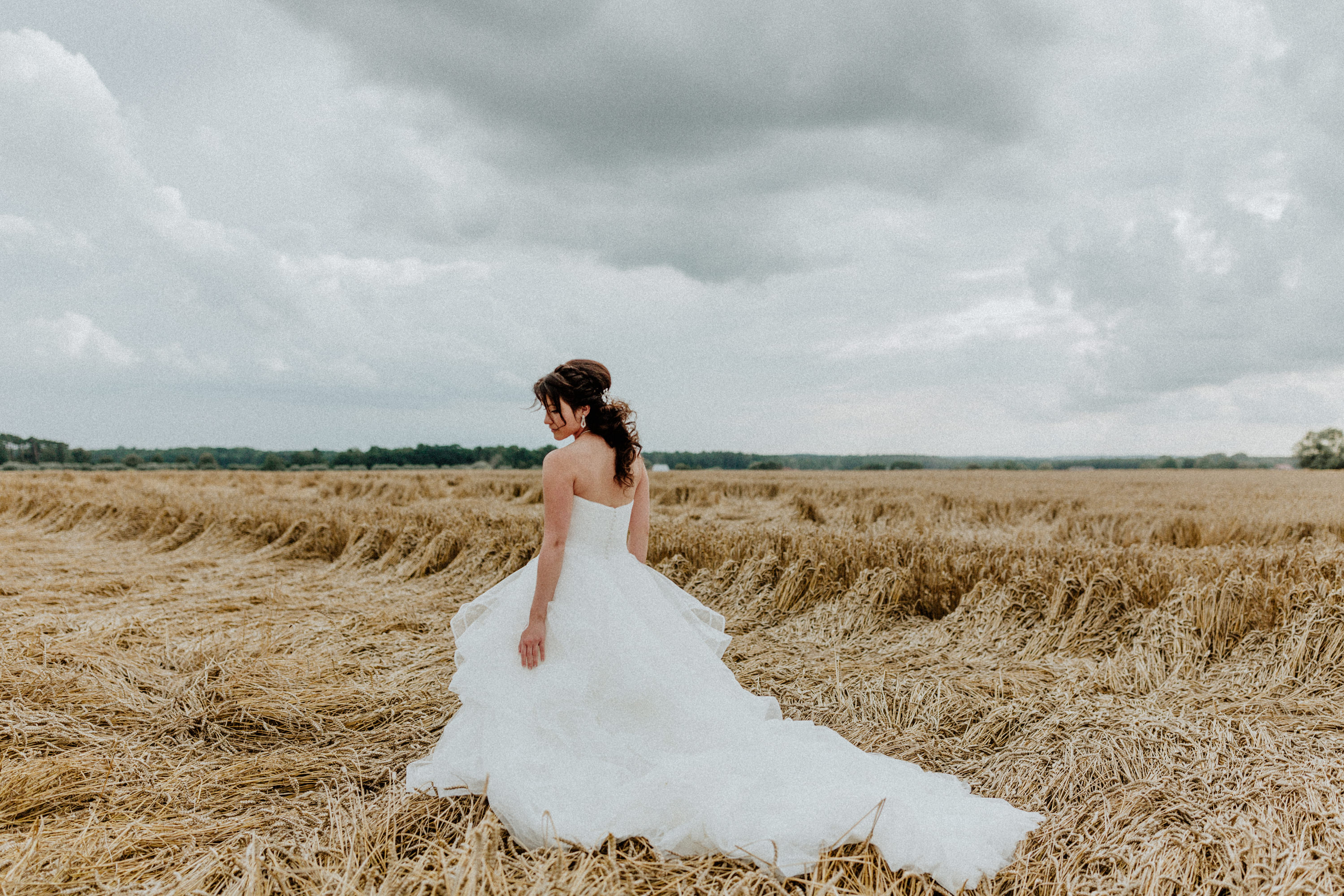 Hochzeitsfoto einer deutsch-russischen Hochzeit auf Schloss Kittendorf. Aufgenommen von den Hochzeitsfotografen Tom und Lia. Fotografen aus Rostock.