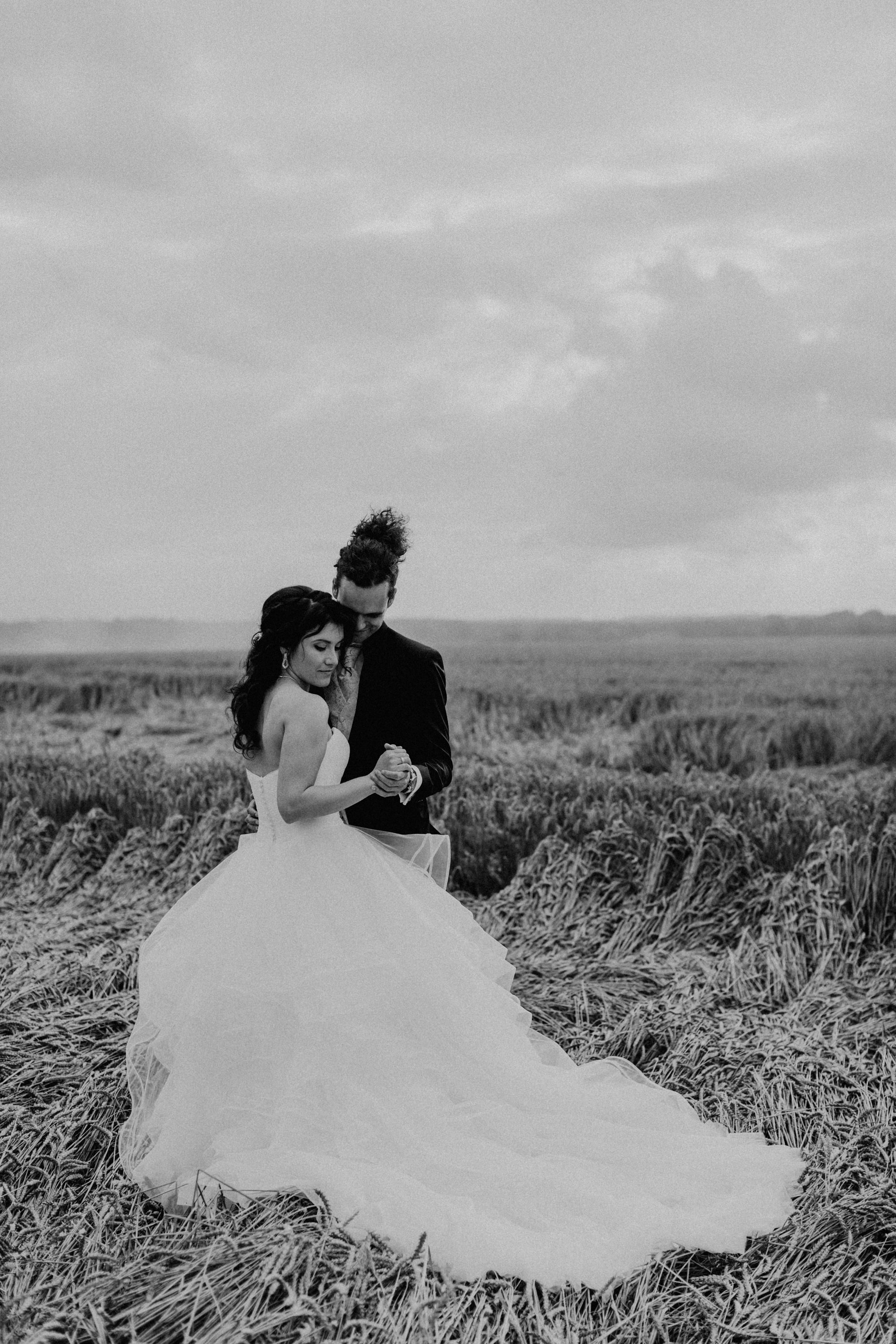 Hochzeitsfoto einer deutsch-russischen Hochzeit auf Schloss Kittendorf. Aufgenommen von den Hochzeitsfotografen Tom und Lia. Fotografen aus Rostock.