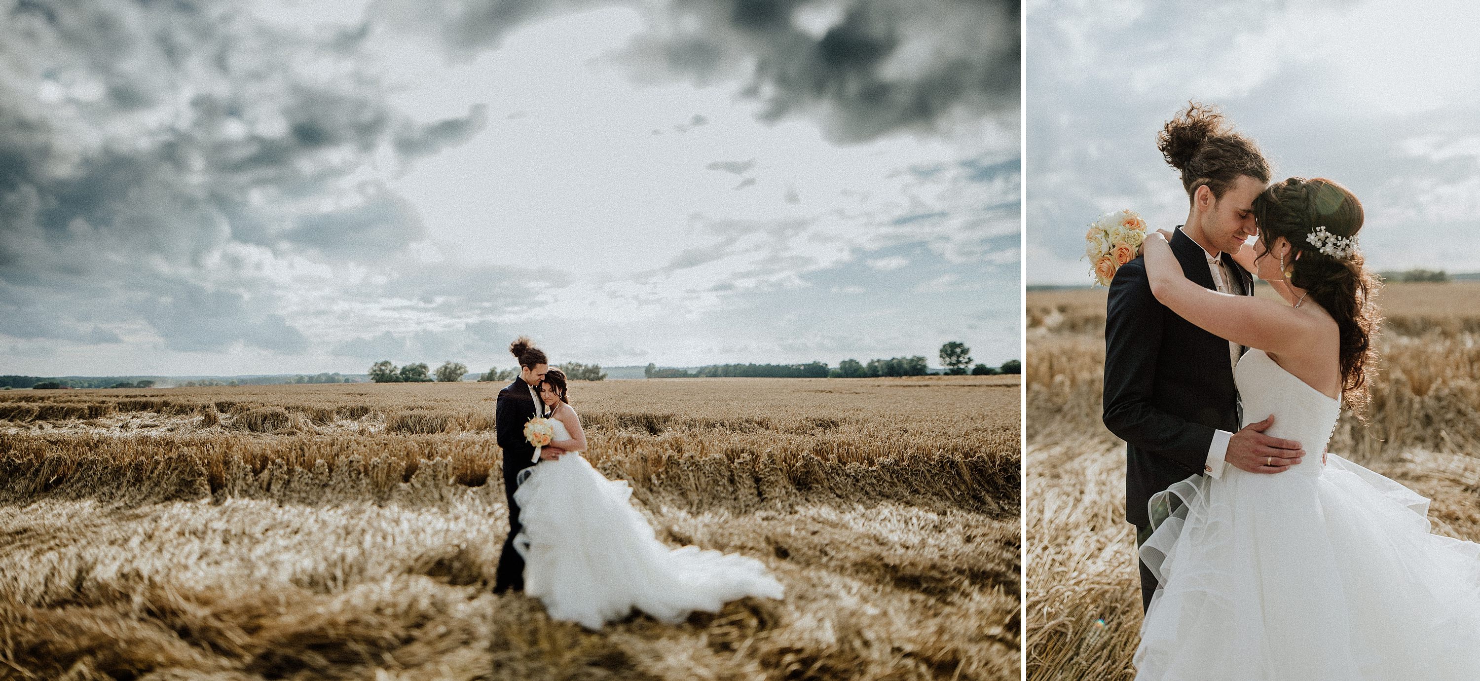 Hochzeitsfoto einer deutsch-russischen Hochzeit auf Schloss Kittendorf. Aufgenommen von den Hochzeitsfotografen Tom und Lia. Fotografen aus Rostock.