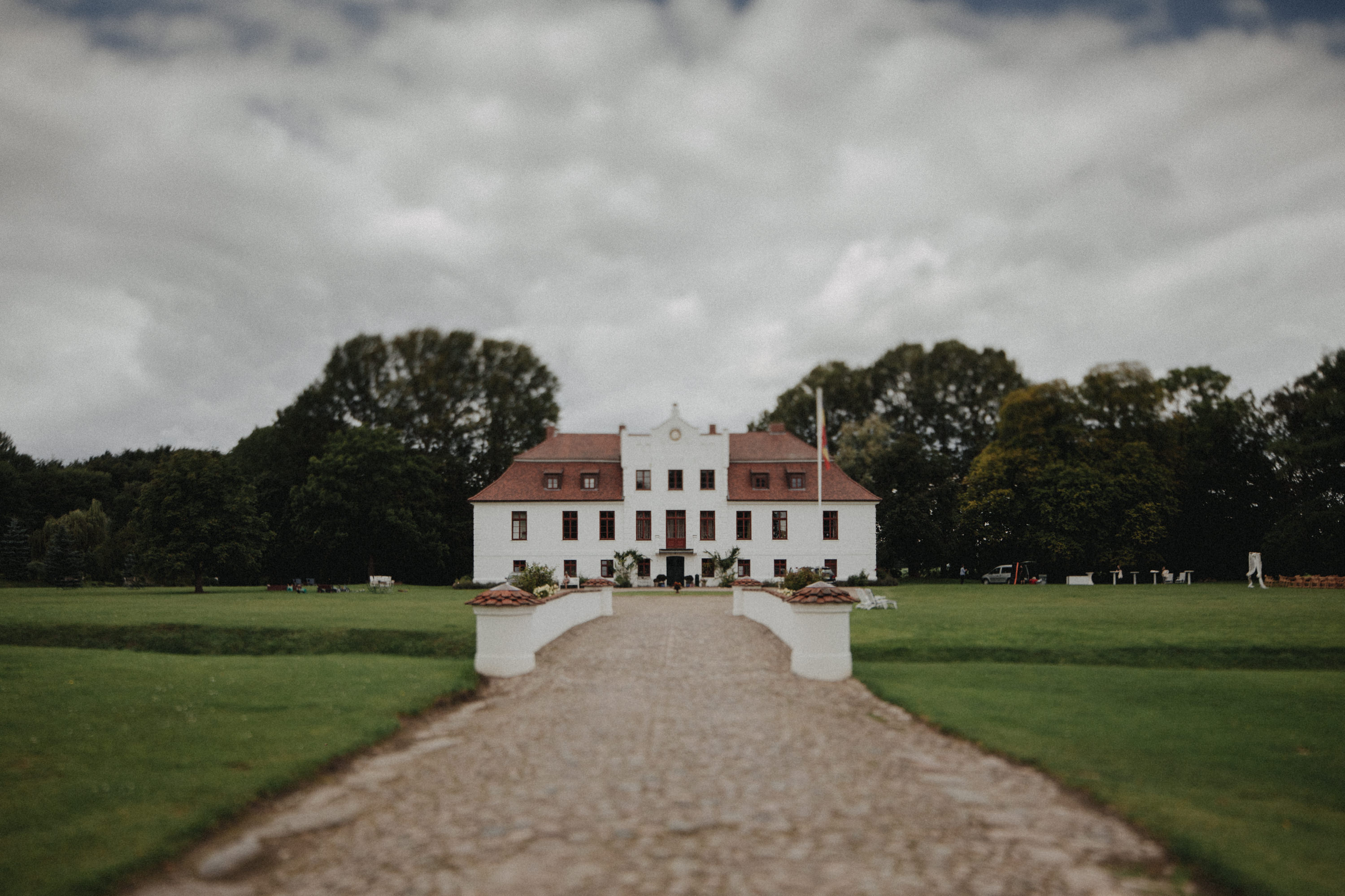 Hochzeitsfoto der Hochzeitsfotografen Tom und Lia aus Rostock. Scheunenhochzeit auf Gut Gerdshagen, Mecklenburg-Vorpommern.