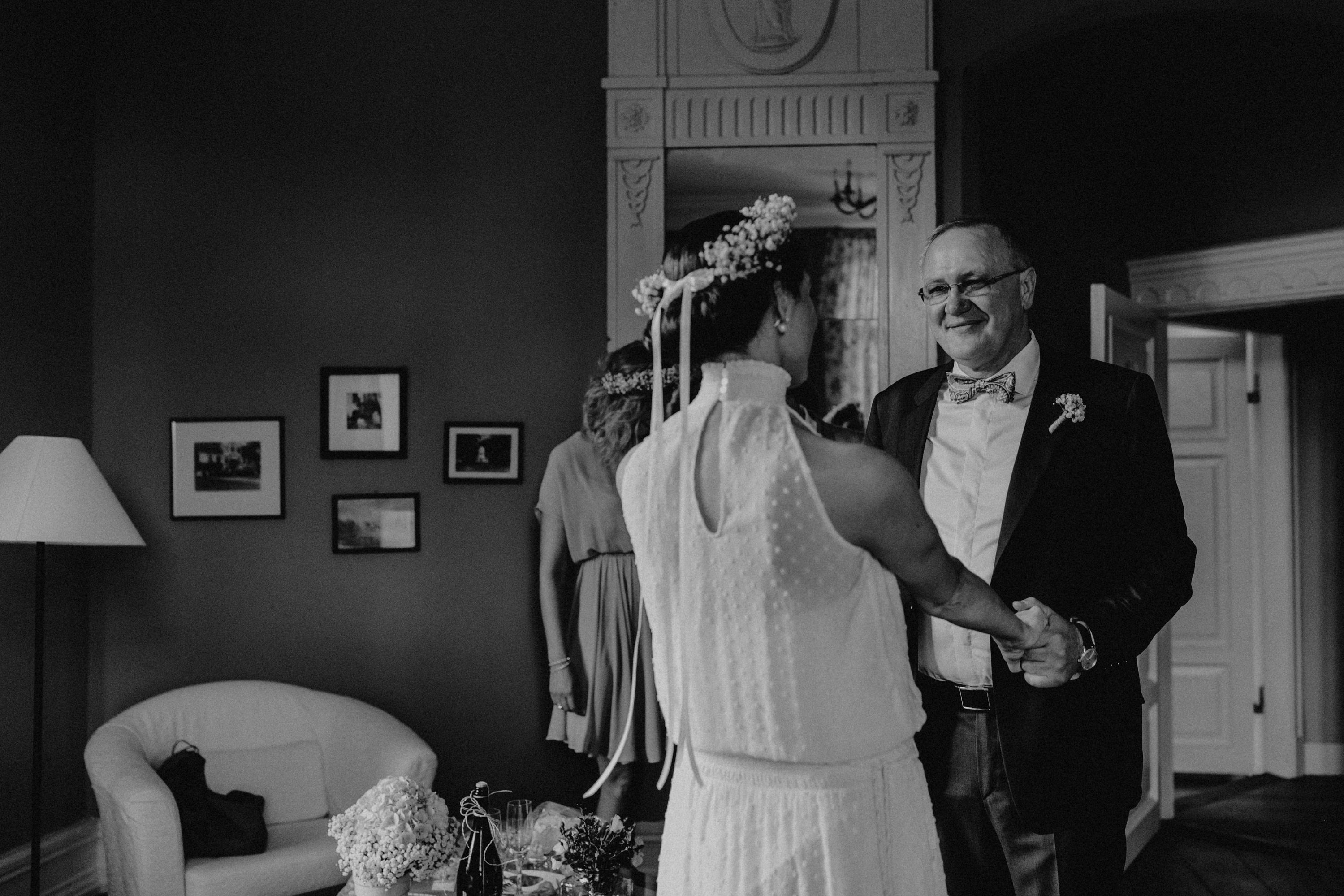 Hochzeitsfoto der Hochzeitsfotografen Tom und Lia aus Rostock. Scheunenhochzeit auf Gut Gerdshagen, Mecklenburg-Vorpommern.