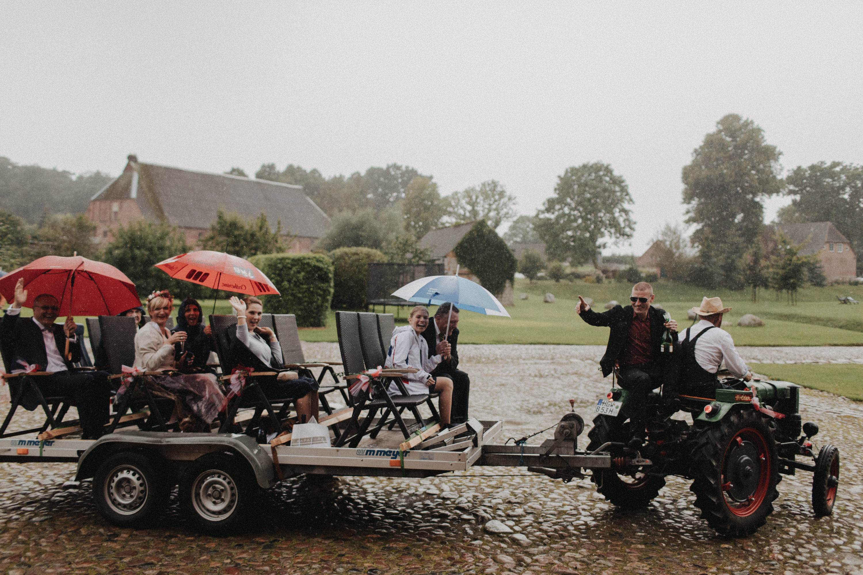 Hochzeitsfoto der Hochzeitsfotografen Tom und Lia aus Rostock. Scheunenhochzeit auf Gut Gerdshagen, Mecklenburg-Vorpommern.