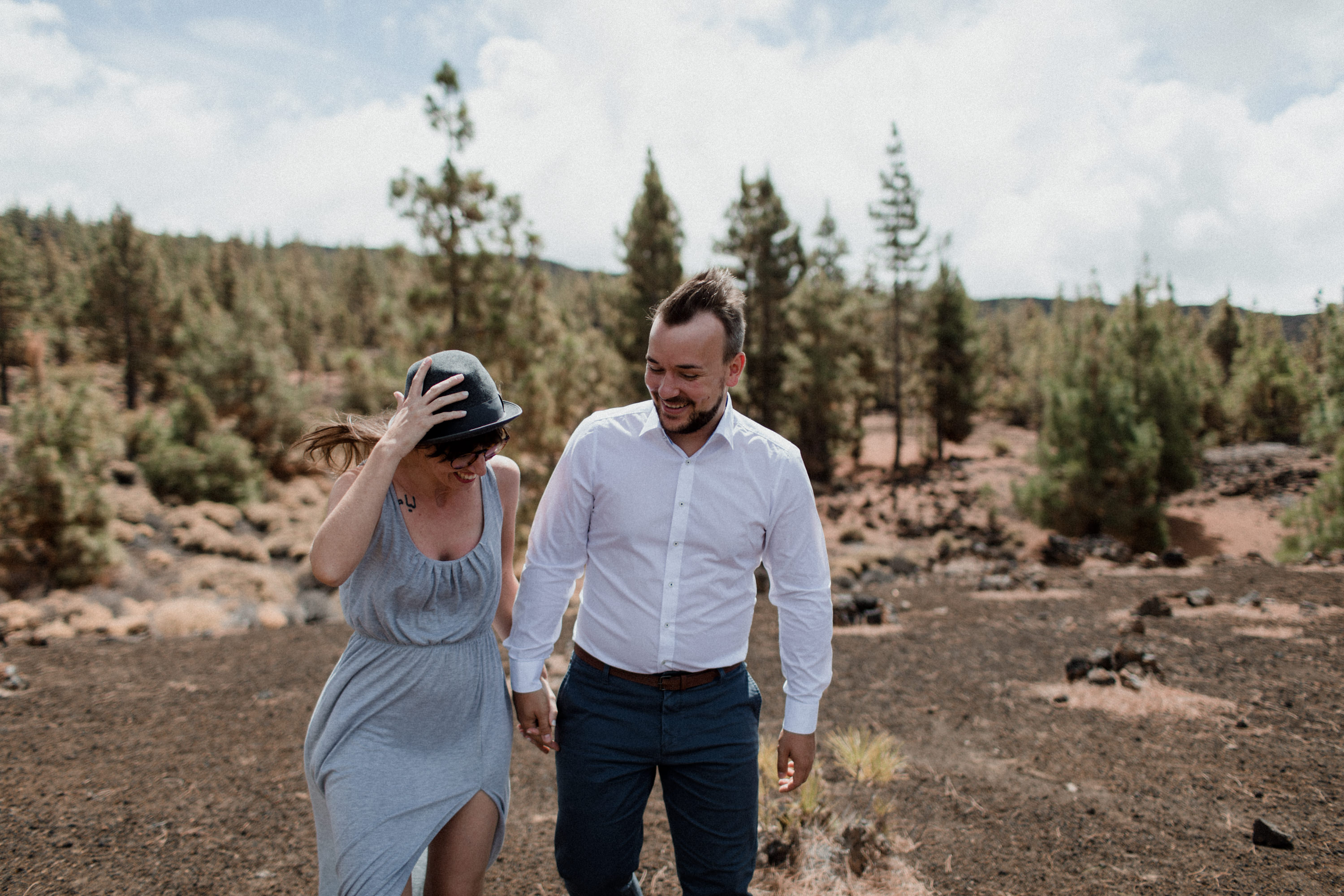 Dies ist ein Foto aus einer Fotoserie, die in einem Couple Shoot auf dem Teide in Teneriffa im Jahr 2017 entstanden ist.