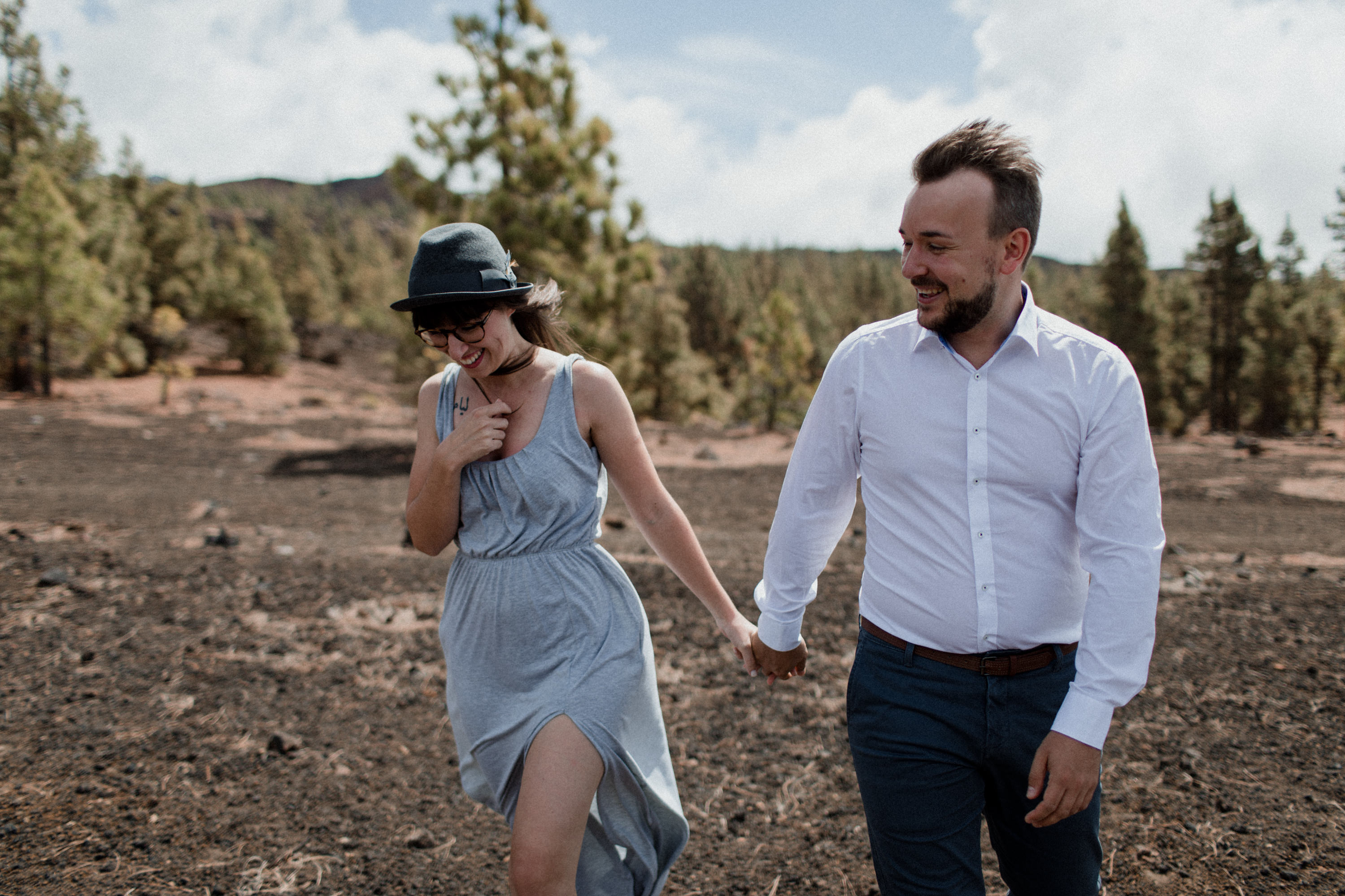 Dies ist ein Foto aus einer Fotoserie, die in einem Couple Shoot auf dem Teide in Teneriffa im Jahr 2017 entstanden ist.