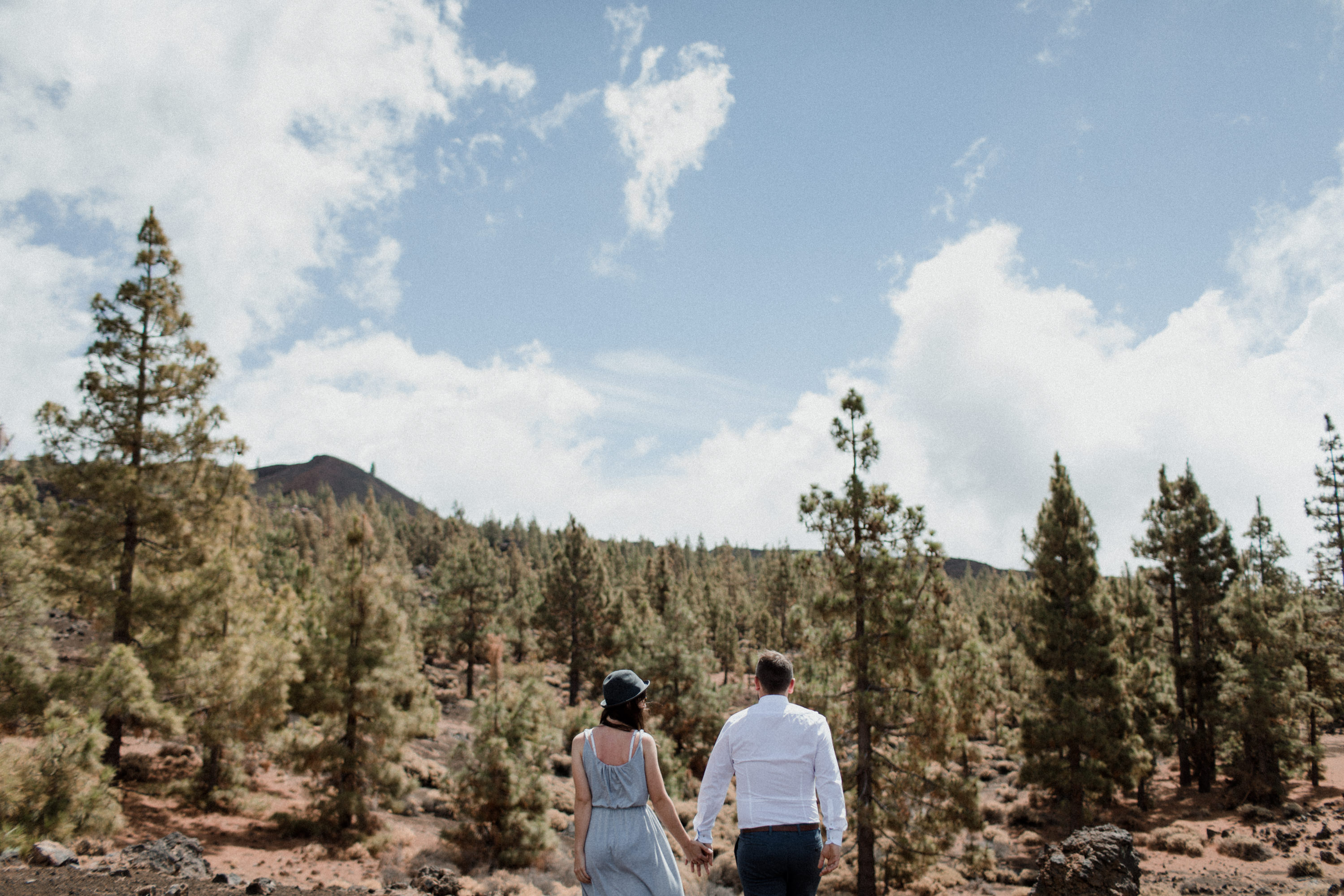 Dies ist ein Foto aus einer Fotoserie, die in einem Couple Shoot auf dem Teide in Teneriffa im Jahr 2017 entstanden ist.