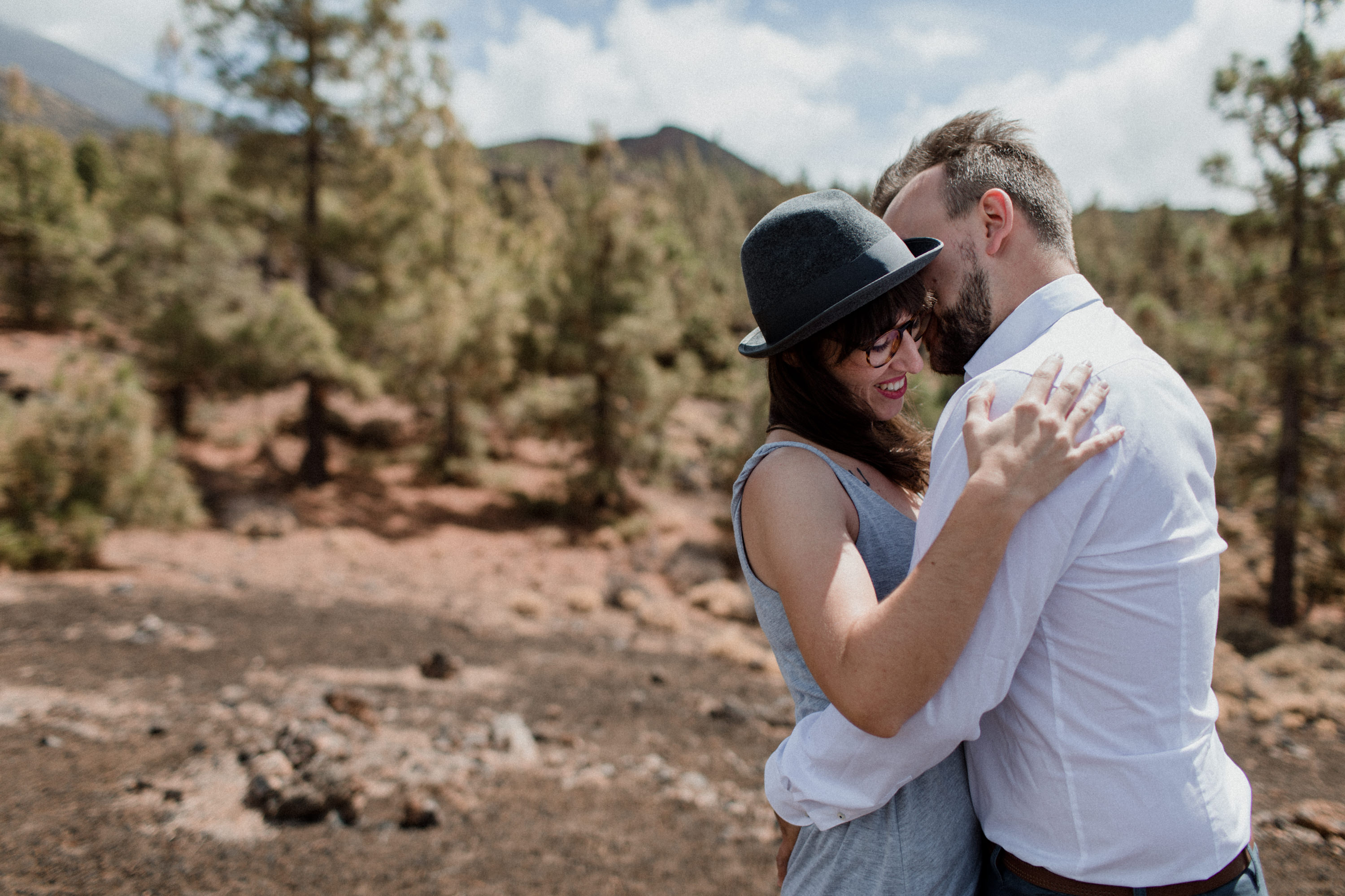 Dies ist ein Foto aus einer Fotoserie, die in einem Couple Shoot auf dem Teide in Teneriffa im Jahr 2017 entstanden ist.