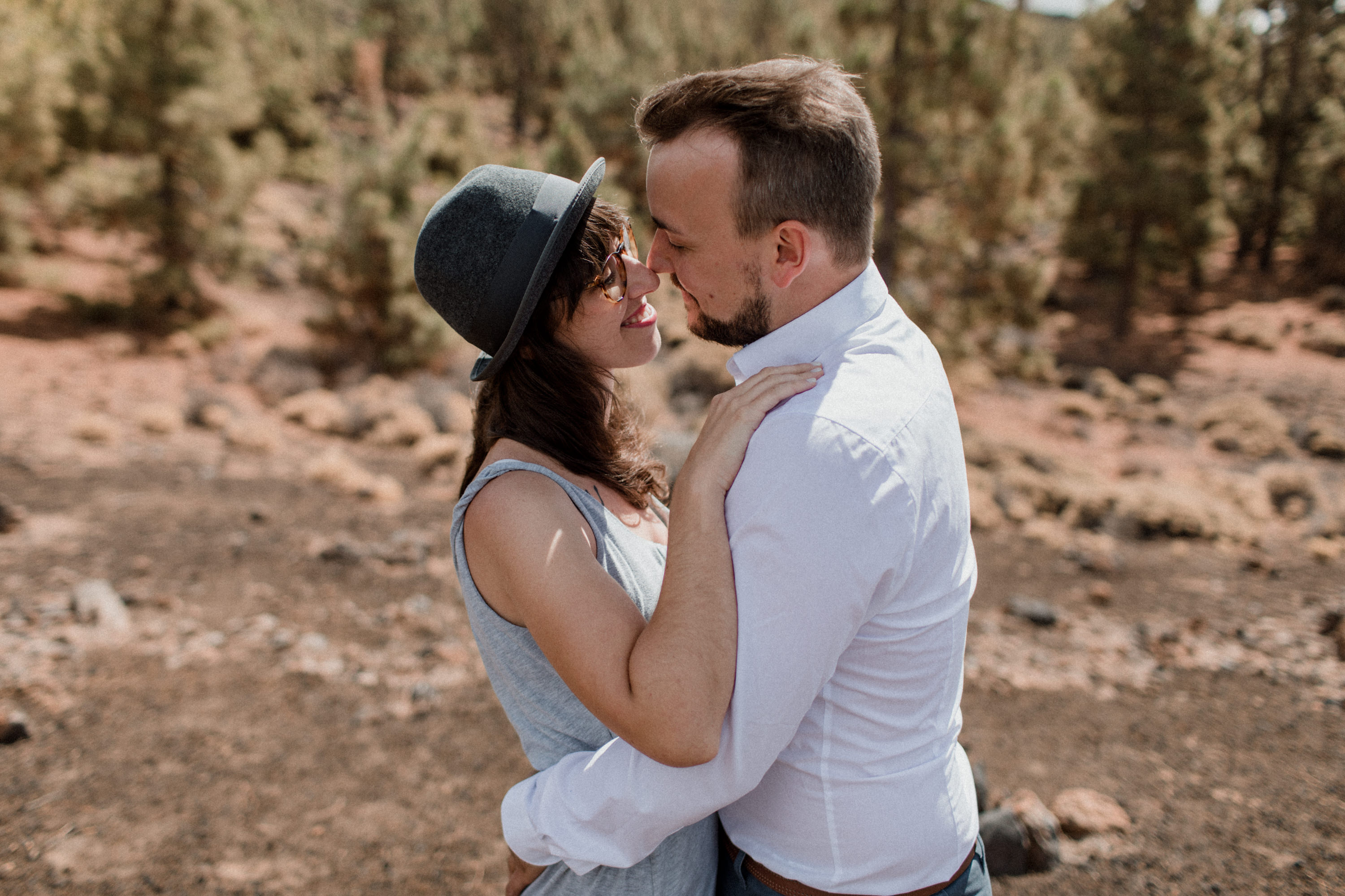 Dies ist ein Foto aus einer Fotoserie, die in einem Couple Shoot auf dem Teide in Teneriffa im Jahr 2017 entstanden ist.