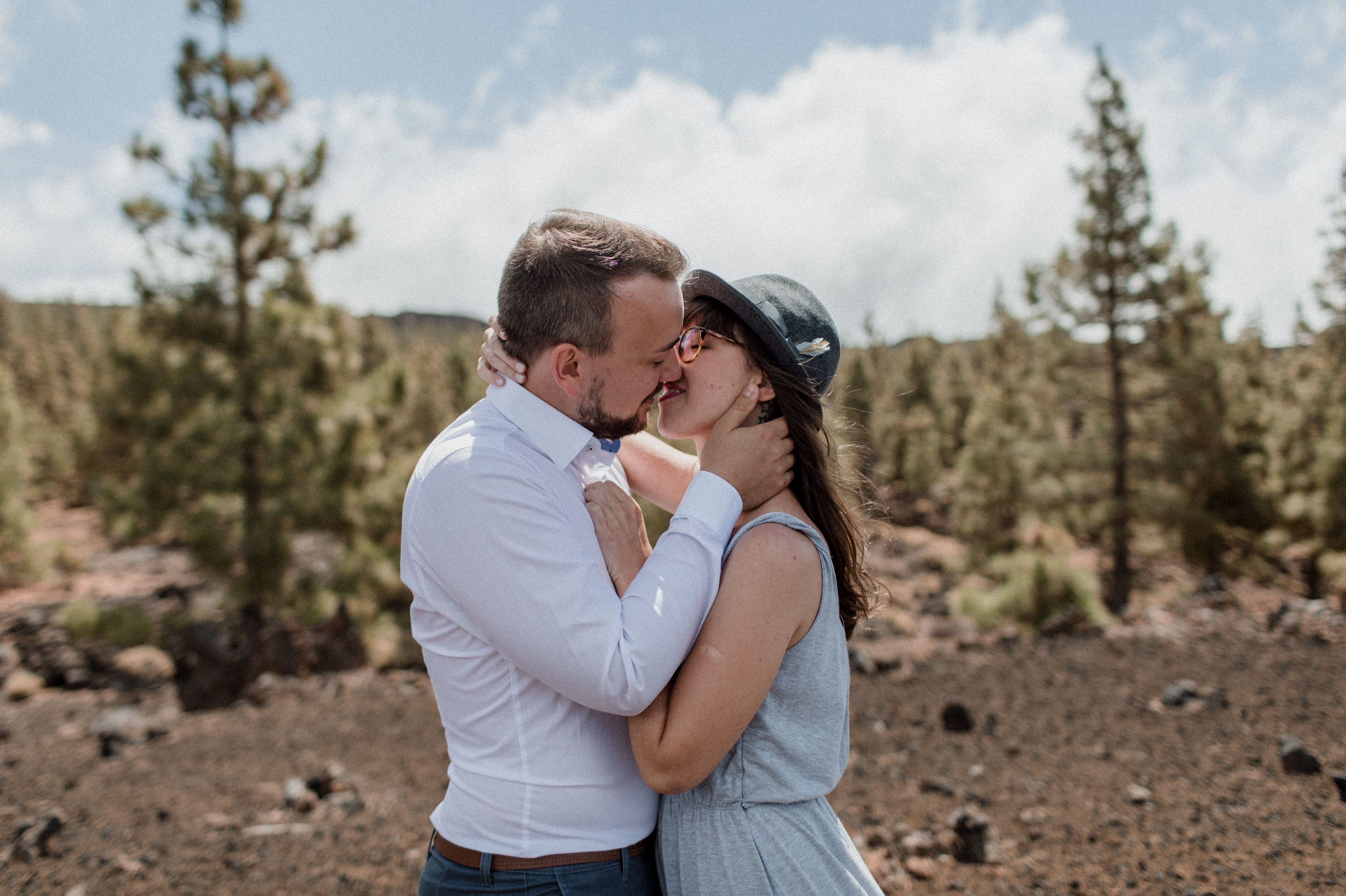 Dies ist ein Foto aus einer Fotoserie, die in einem Couple Shoot auf dem Teide in Teneriffa im Jahr 2017 entstanden ist.