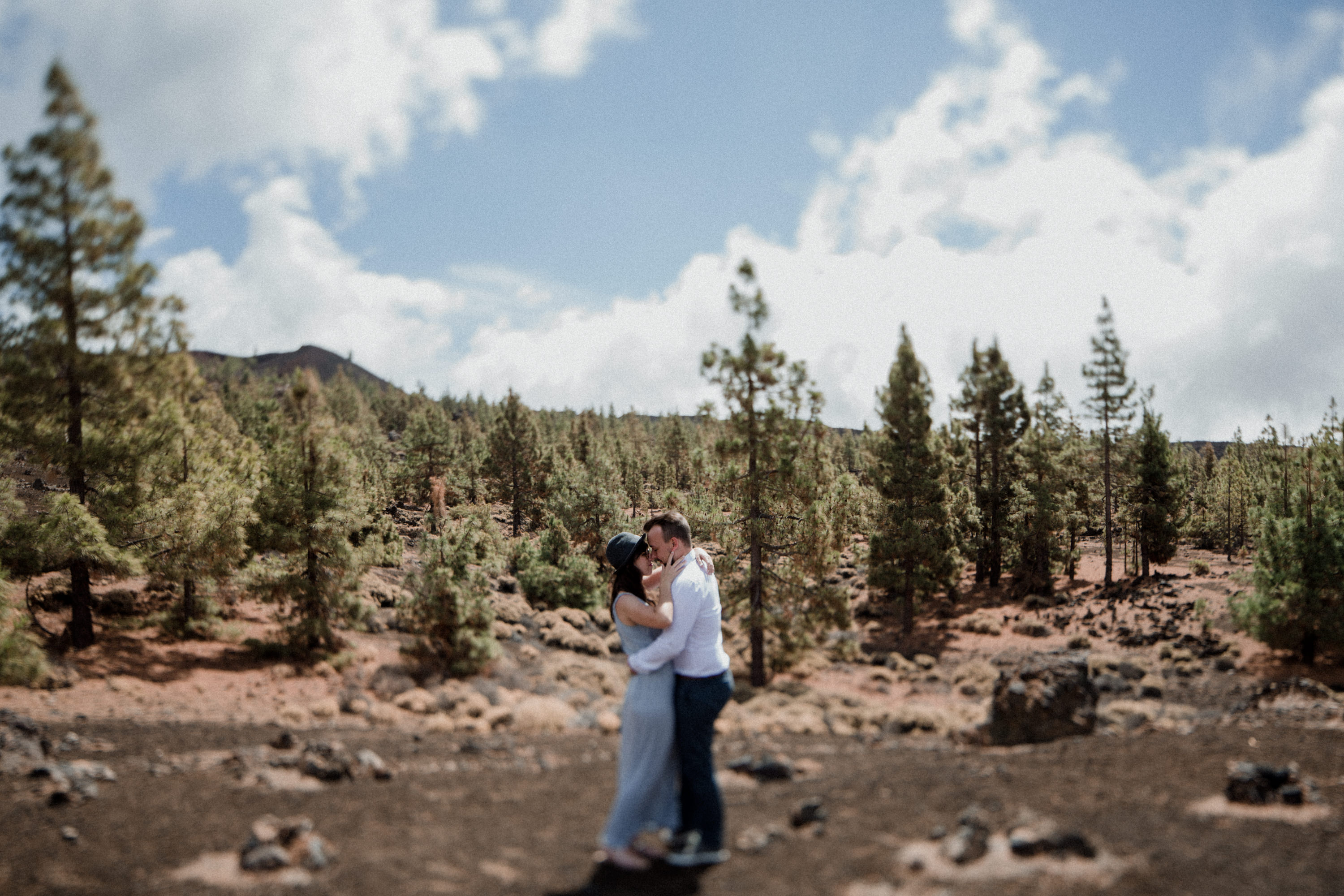 Dies ist ein Foto aus einer Fotoserie, die in einem Couple Shoot auf dem Teide in Teneriffa im Jahr 2017 entstanden ist.