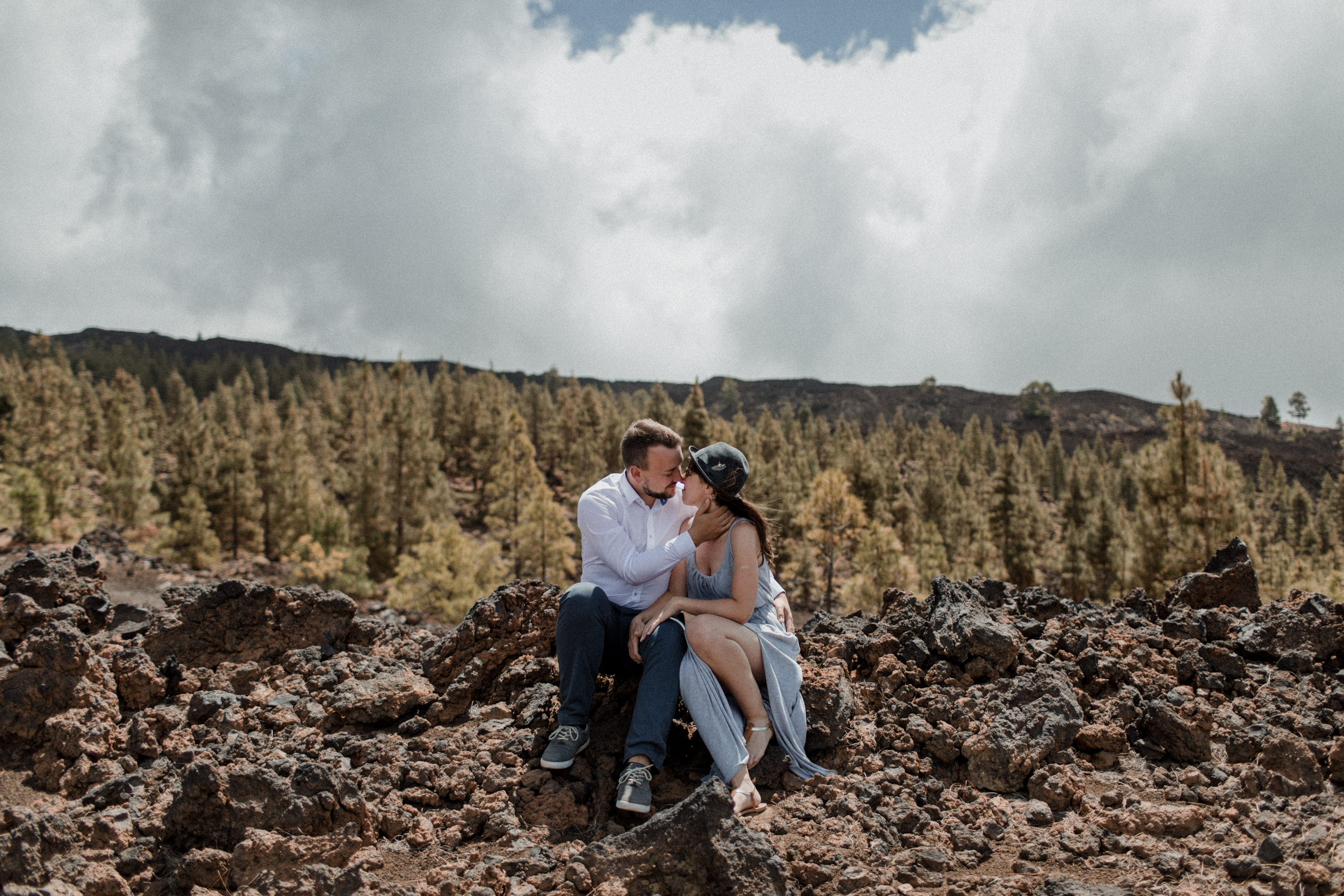 Dies ist ein Foto aus einer Fotoserie, die in einem Couple Shoot auf dem Teide in Teneriffa im Jahr 2017 entstanden ist.