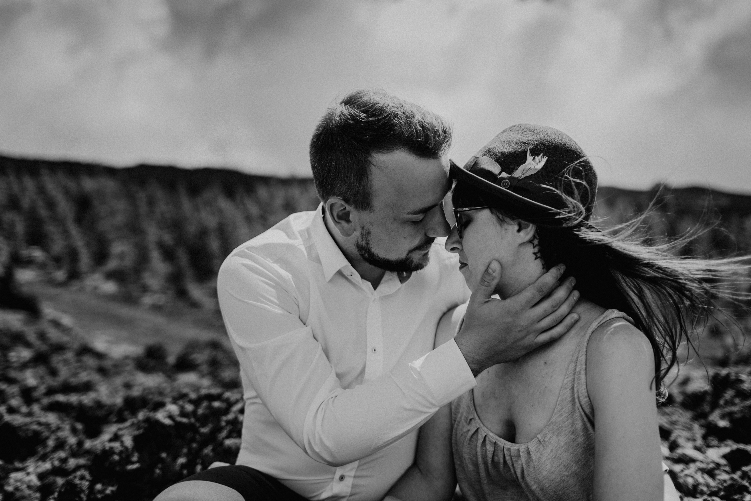 Dies ist ein Foto aus einer Fotoserie, die in einem Couple Shoot auf dem Teide in Teneriffa im Jahr 2017 entstanden ist.