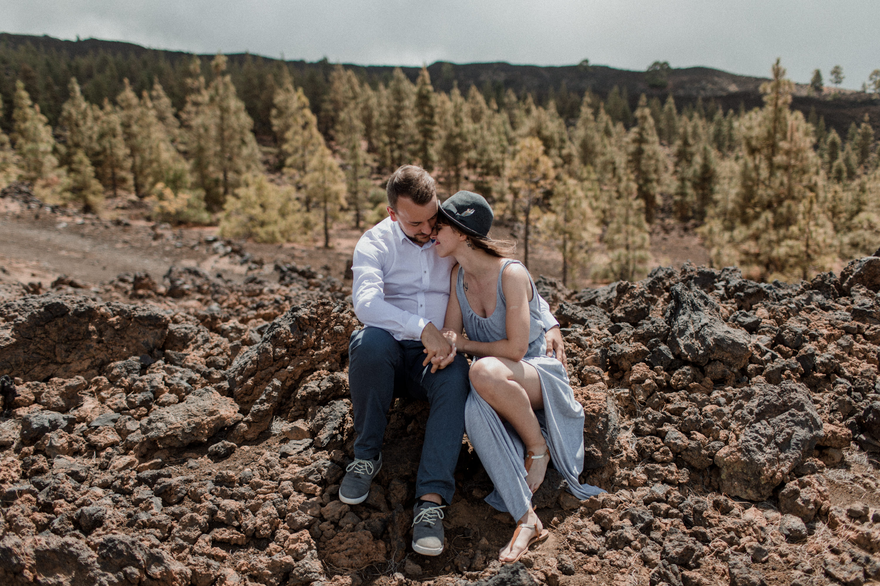 Dies ist ein Foto aus einer Fotoserie, die in einem Couple Shoot auf dem Teide in Teneriffa im Jahr 2017 entstanden ist.