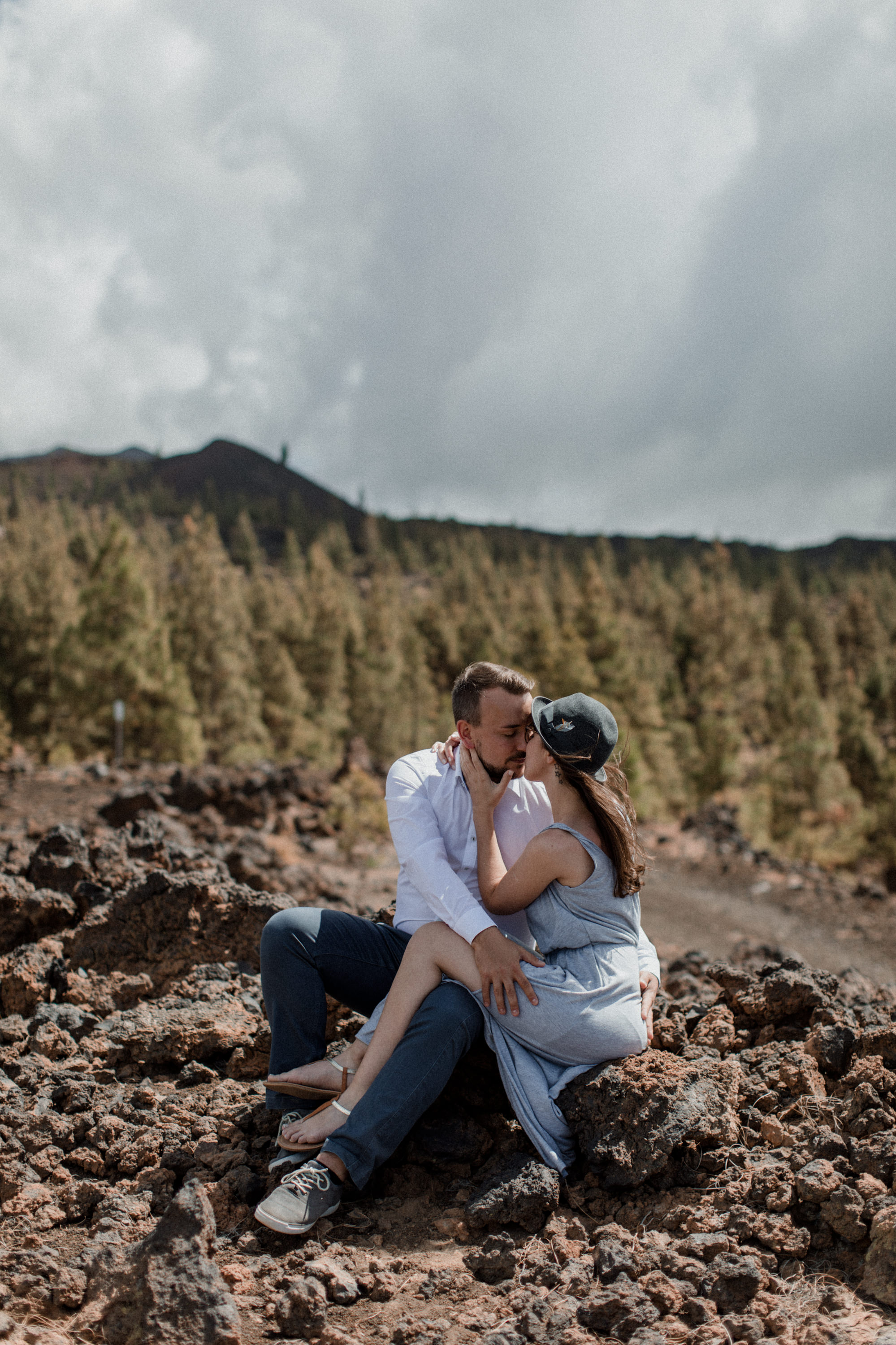 Dies ist ein Foto aus einer Fotoserie, die in einem Couple Shoot auf dem Teide in Teneriffa im Jahr 2017 entstanden ist.