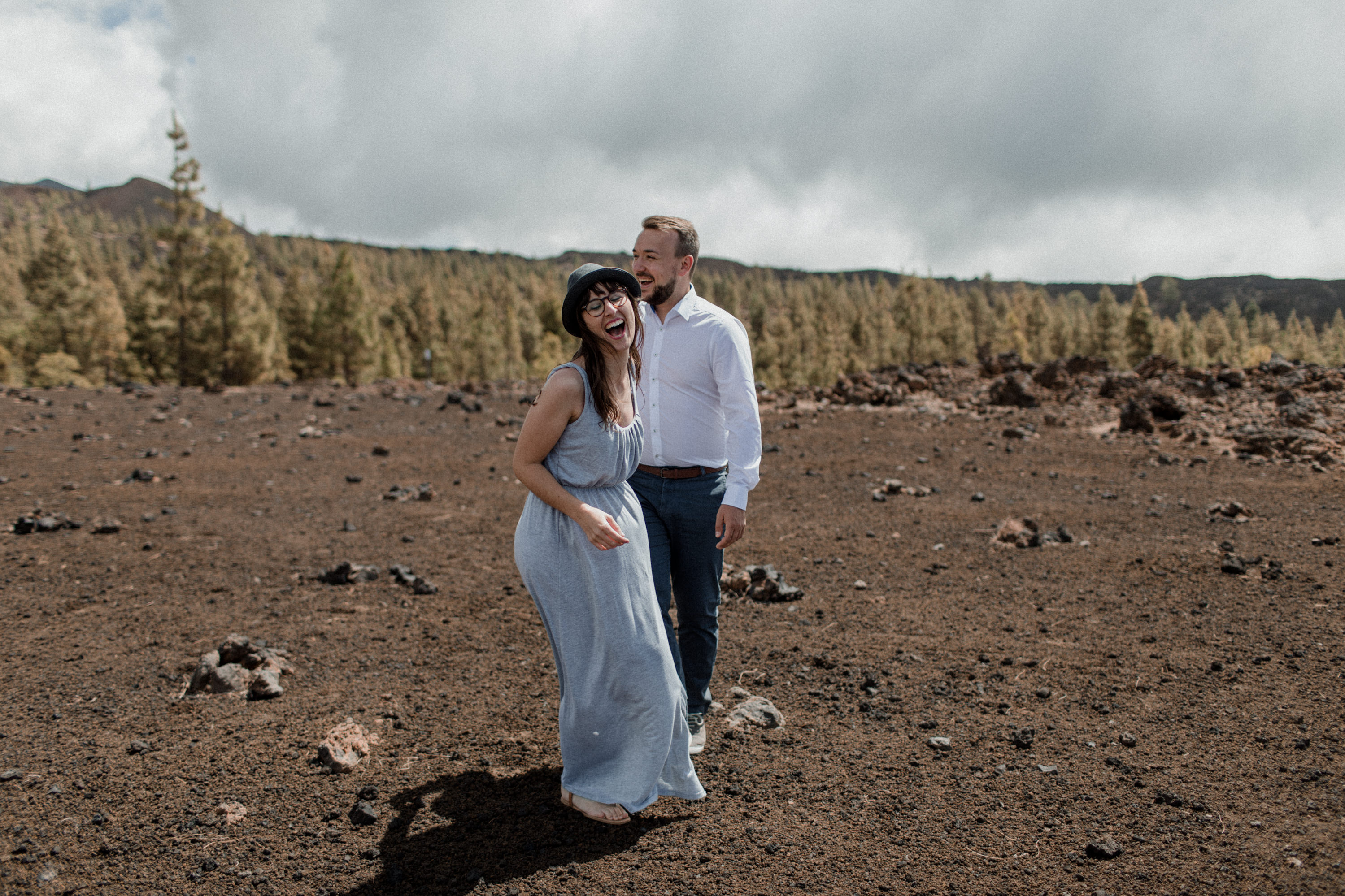 Dies ist ein Foto aus einer Fotoserie, die in einem Couple Shoot auf dem Teide in Teneriffa im Jahr 2017 entstanden ist.