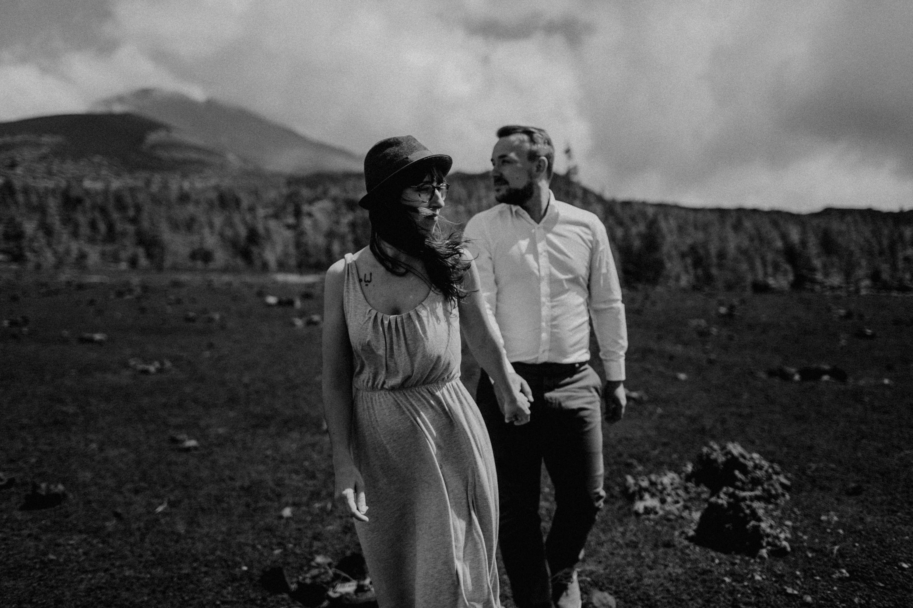 Dies ist ein Foto aus einer Fotoserie, die in einem Couple Shoot auf dem Teide in Teneriffa im Jahr 2017 entstanden ist.