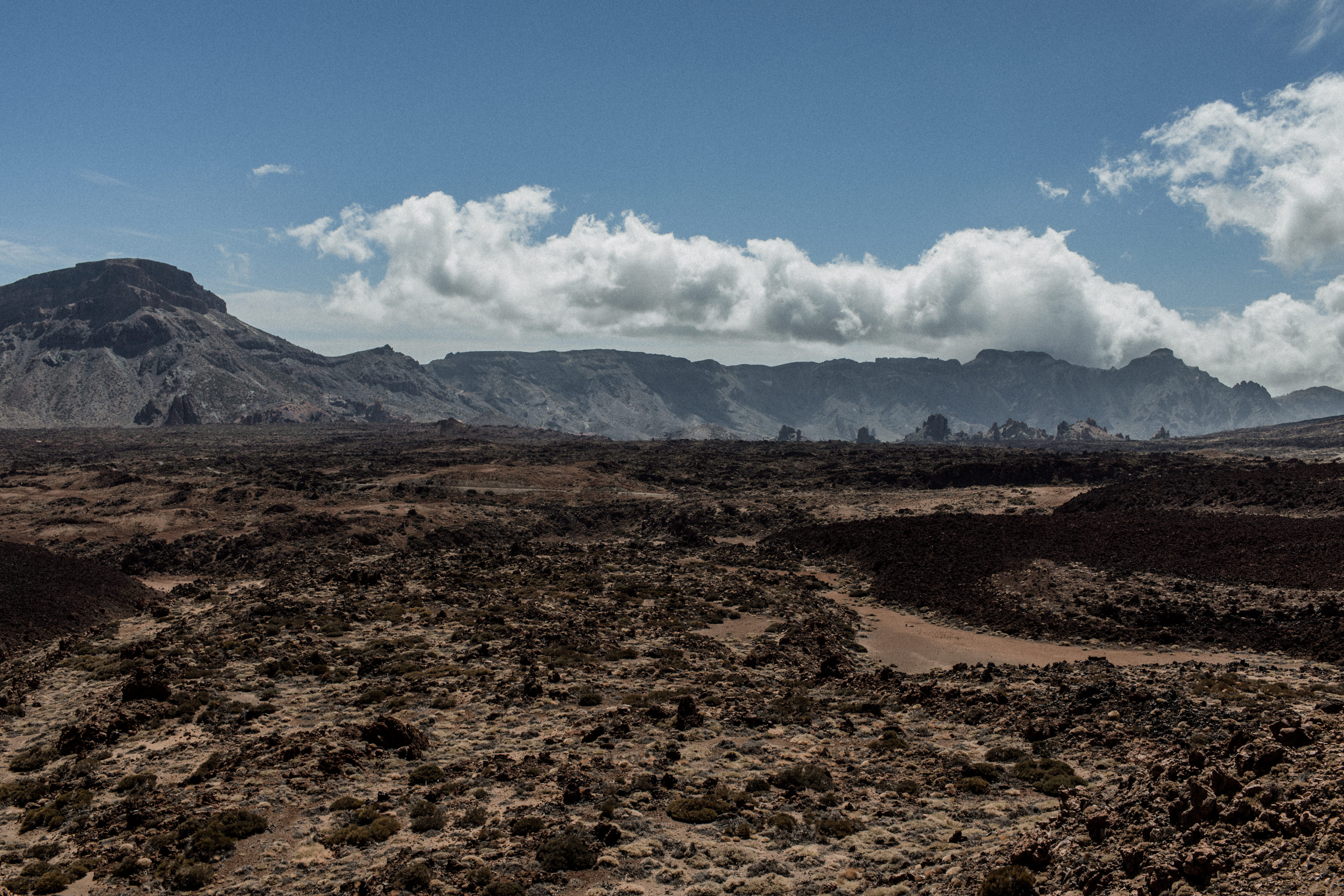 Dies ist ein Foto aus einer Fotoserie, die in einem Couple Shoot auf dem Teide in Teneriffa im Jahr 2017 entstanden ist.