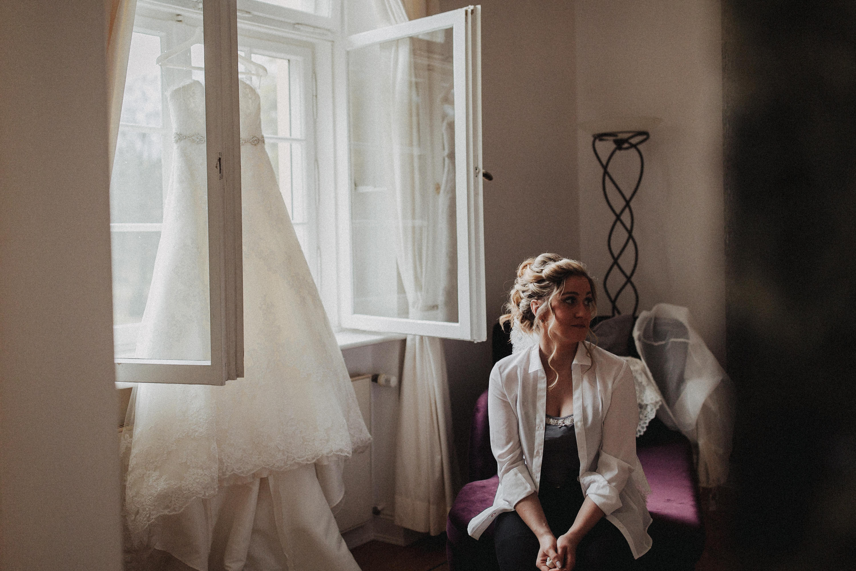 Hochzeitsfoto einer Hochzeitsreportage, fotografiert von Tom und Lia, einem Hochzeitsfotografenpaar aus Rostock. Die Hochzeit fand auf Schloss Hasenwinkell (Mecklenburg-Vorpommern, Ostsee) im Oktober 2017 statt.