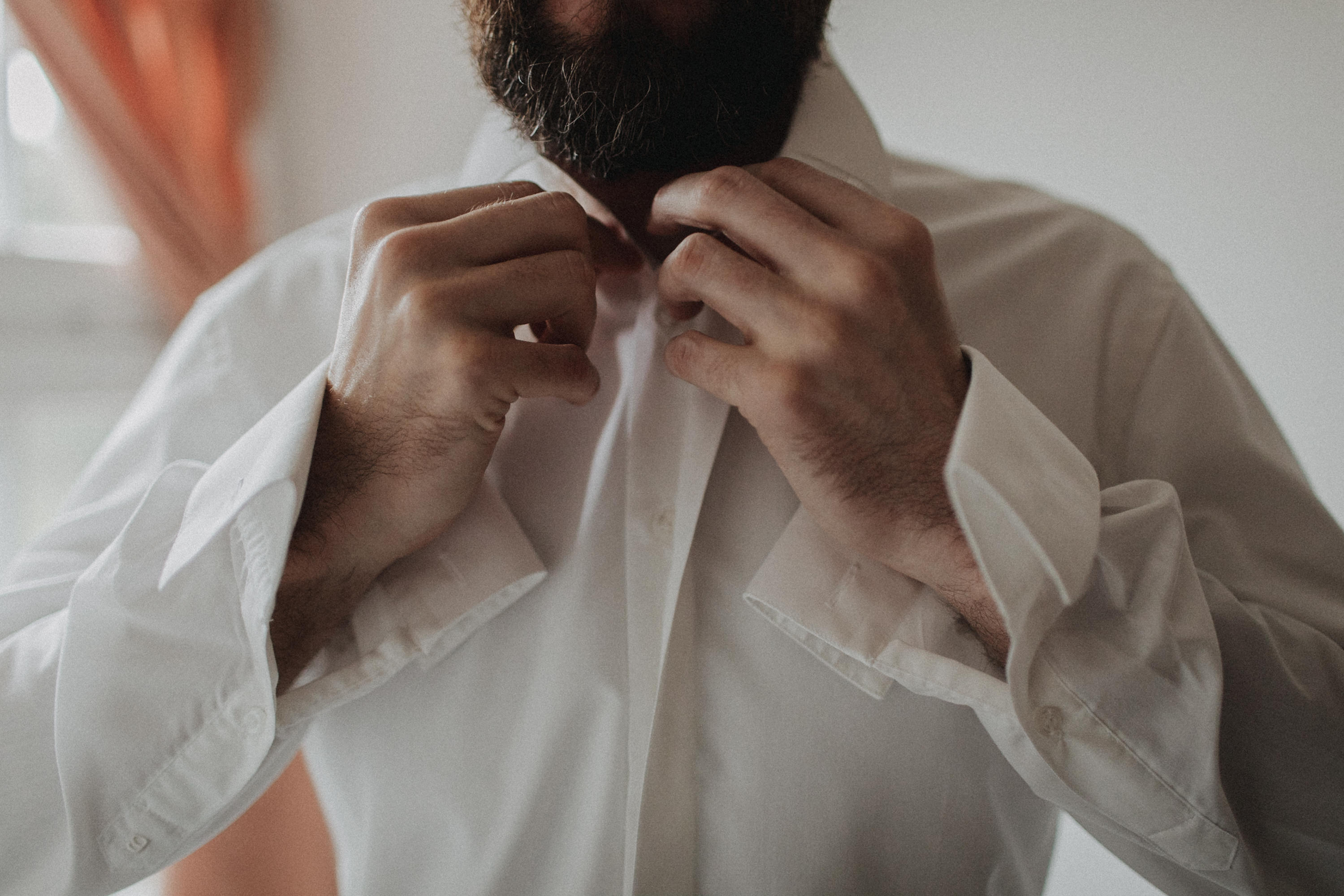 Hochzeitsfoto einer Hochzeitsreportage, fotografiert von Tom und Lia, einem Hochzeitsfotografenpaar aus Rostock. Die Hochzeit fand auf Schloss Hasenwinkell (Mecklenburg-Vorpommern, Ostsee) im Oktober 2017 statt.