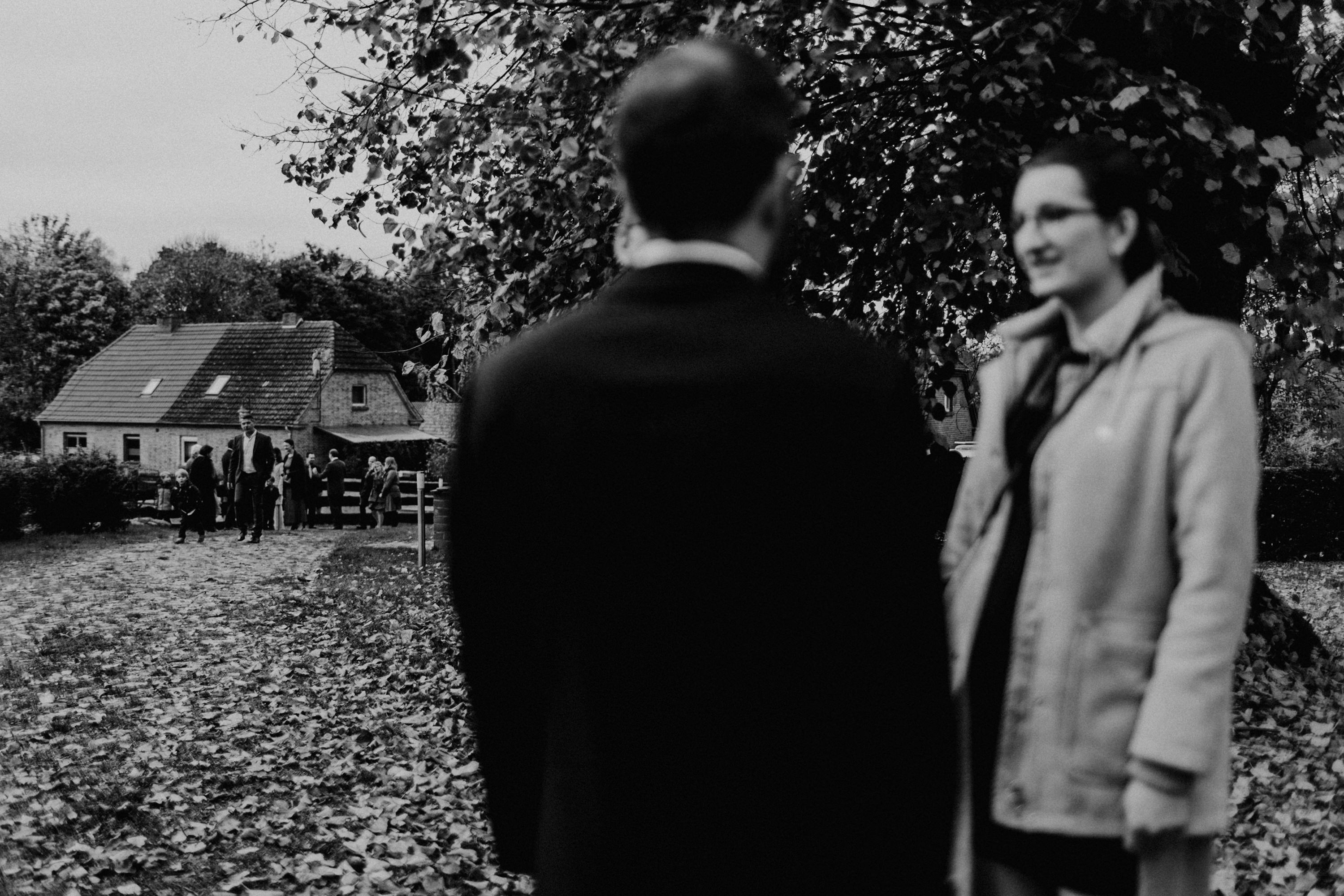 Hochzeitsfoto einer Hochzeitsreportage, fotografiert von Tom und Lia, einem Hochzeitsfotografenpaar aus Rostock. Die Hochzeit fand auf Schloss Hasenwinkell (Mecklenburg-Vorpommern, Ostsee) im Oktober 2017 statt.