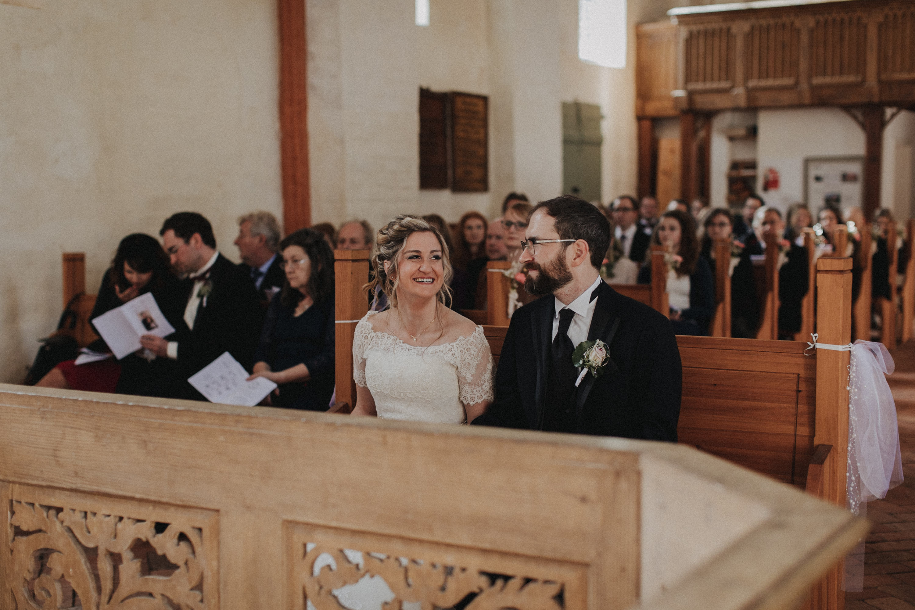 Hochzeitsfoto einer Hochzeitsreportage, fotografiert von Tom und Lia, einem Hochzeitsfotografenpaar aus Rostock. Die Hochzeit fand auf Schloss Hasenwinkell (Mecklenburg-Vorpommern, Ostsee) im Oktober 2017 statt.