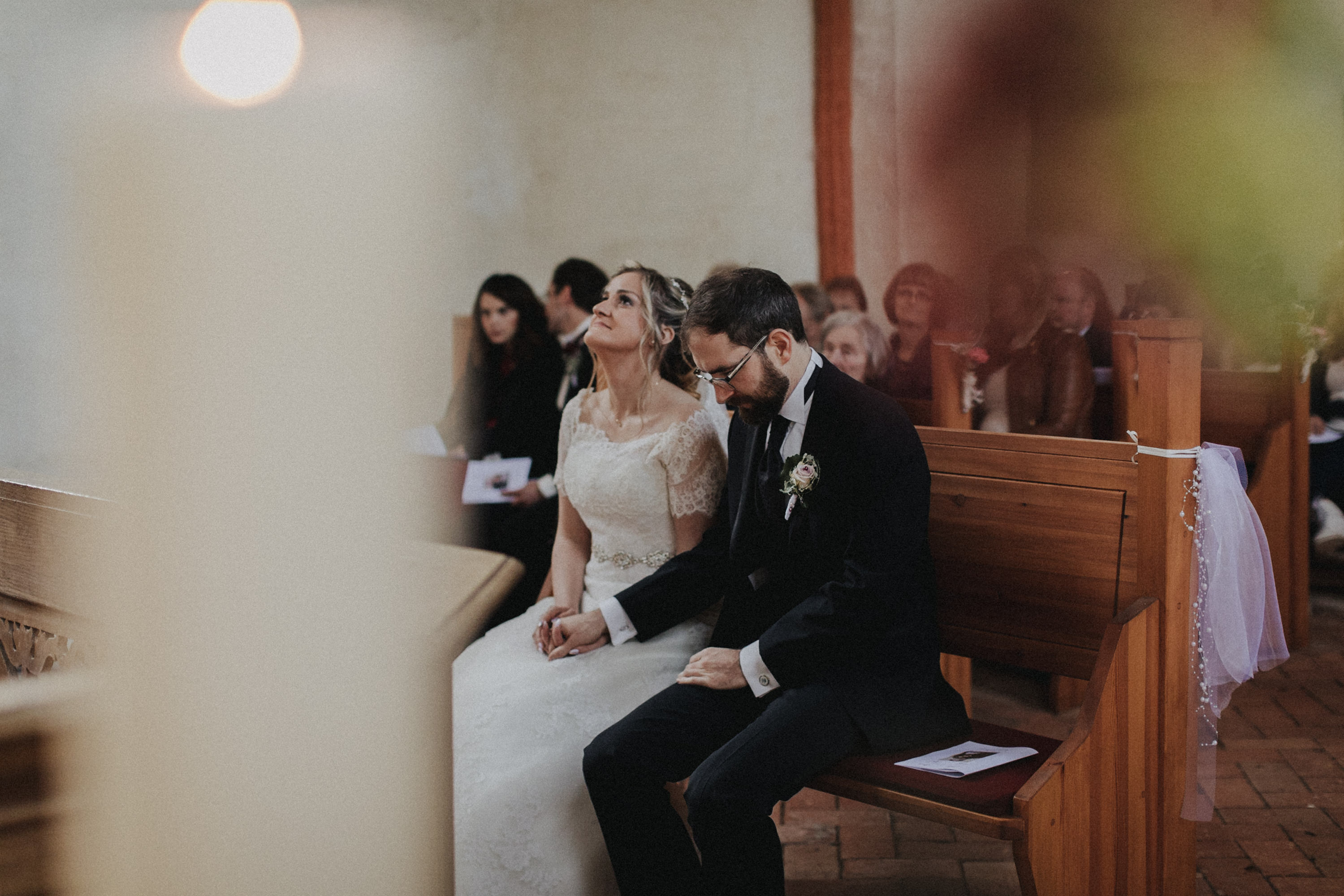 Hochzeitsfoto einer Hochzeitsreportage, fotografiert von Tom und Lia, einem Hochzeitsfotografenpaar aus Rostock. Die Hochzeit fand auf Schloss Hasenwinkell (Mecklenburg-Vorpommern, Ostsee) im Oktober 2017 statt.