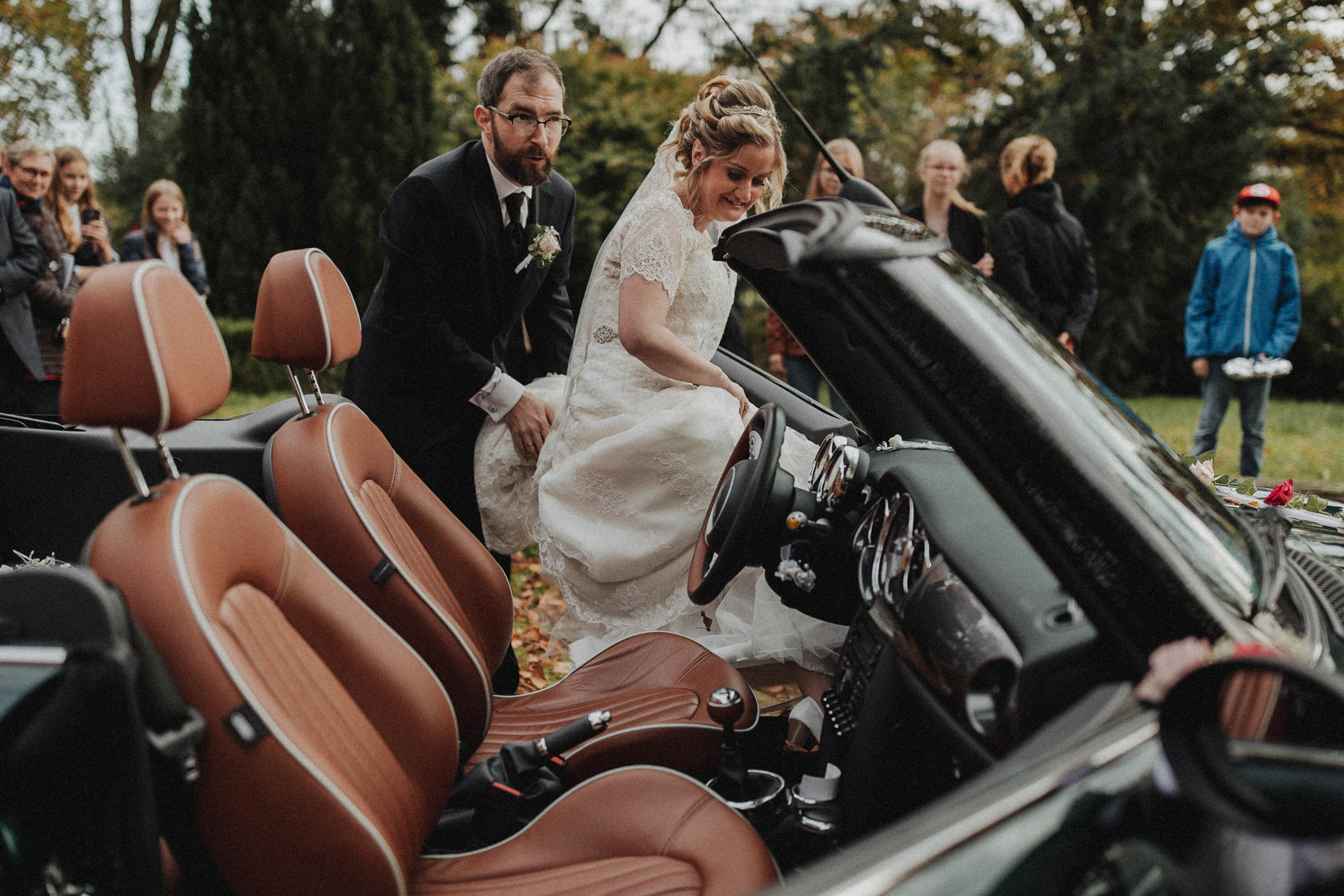 Hochzeitsfoto einer Hochzeitsreportage, fotografiert von Tom und Lia, einem Hochzeitsfotografenpaar aus Rostock. Die Hochzeit fand auf Schloss Hasenwinkell (Mecklenburg-Vorpommern, Ostsee) im Oktober 2017 statt.