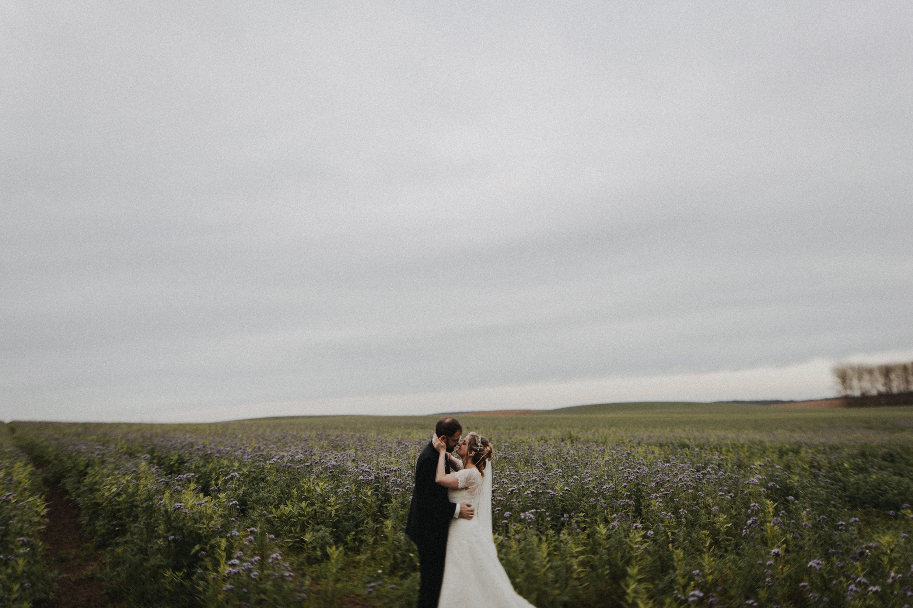 Hochzeitsfoto einer Hochzeitsreportage, fotografiert von Tom und Lia, einem Hochzeitsfotografenpaar aus Rostock. Die Hochzeit fand auf Schloss Hasenwinkell (Mecklenburg-Vorpommern, Ostsee) im Oktober 2017 statt.