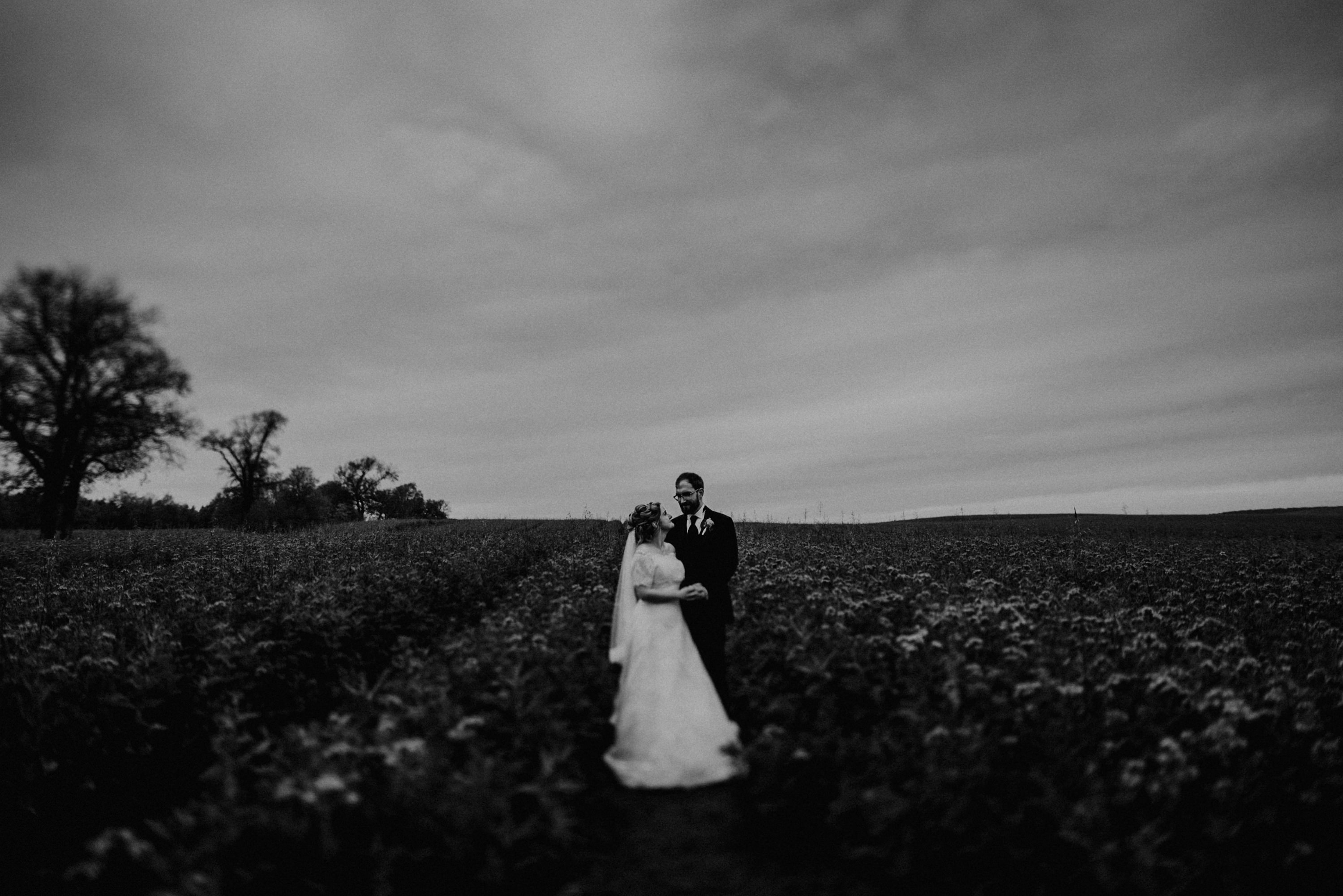 Hochzeitsfoto einer Hochzeitsreportage, fotografiert von Tom und Lia, einem Hochzeitsfotografenpaar aus Rostock. Die Hochzeit fand auf Schloss Hasenwinkell (Mecklenburg-Vorpommern, Ostsee) im Oktober 2017 statt.