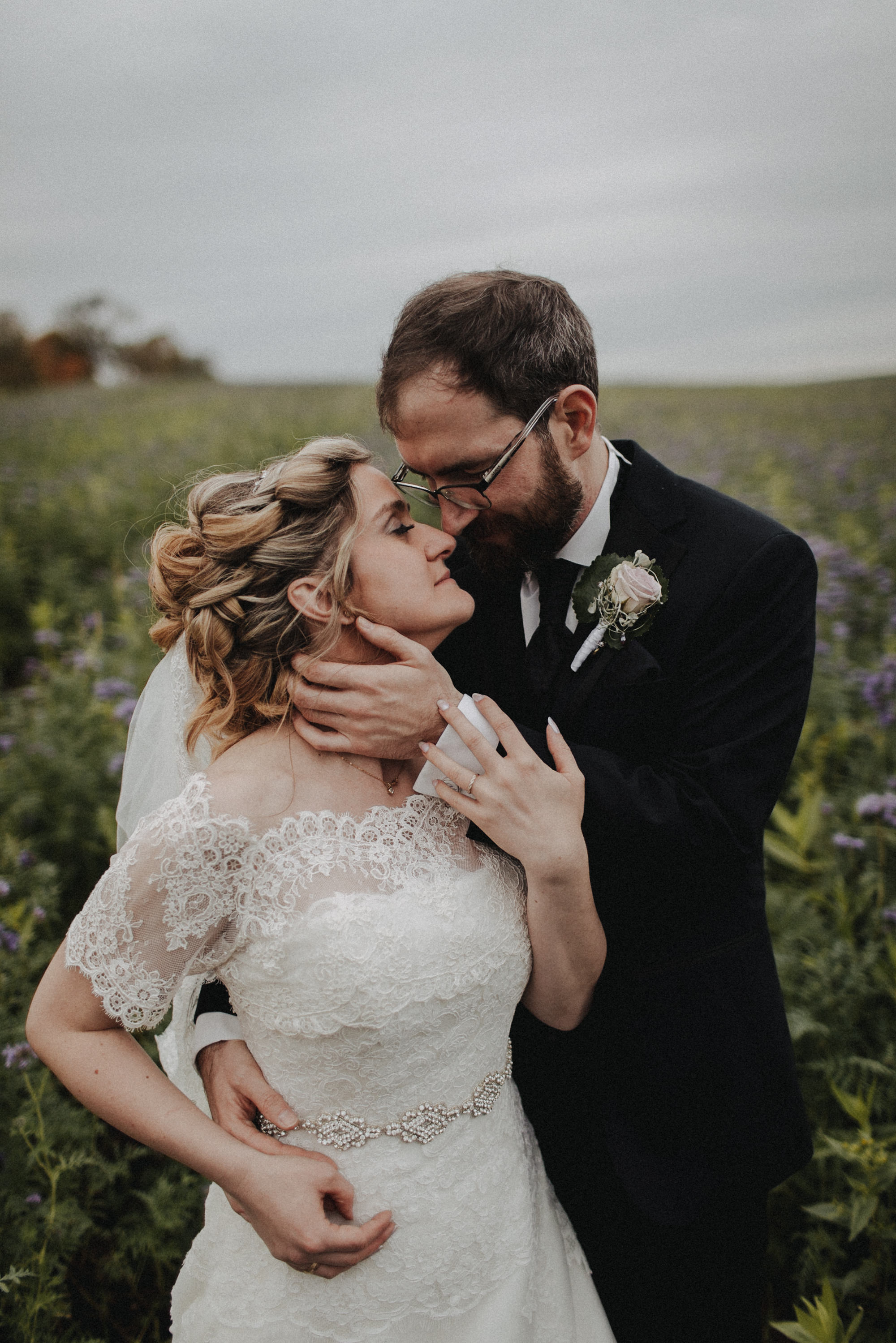 Hochzeitsfoto einer Hochzeitsreportage, fotografiert von Tom und Lia, einem Hochzeitsfotografenpaar aus Rostock. Die Hochzeit fand auf Schloss Hasenwinkell (Mecklenburg-Vorpommern, Ostsee) im Oktober 2017 statt.