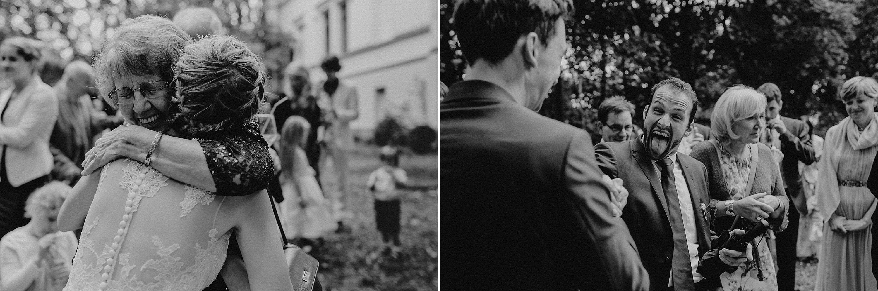 Zu sehen ist ein Hochzeitsfoto einer Hochzeitsreportage einer Hochzeit aus dem Jahr 2017. Gefeiiert wurde im Schloss Bredenfelde in Mecklenburg-Vorpommern. Eine Schlosshochzeit, fotografiert von den Hochzeitsfotografen Tom und Lia aus Rostock.