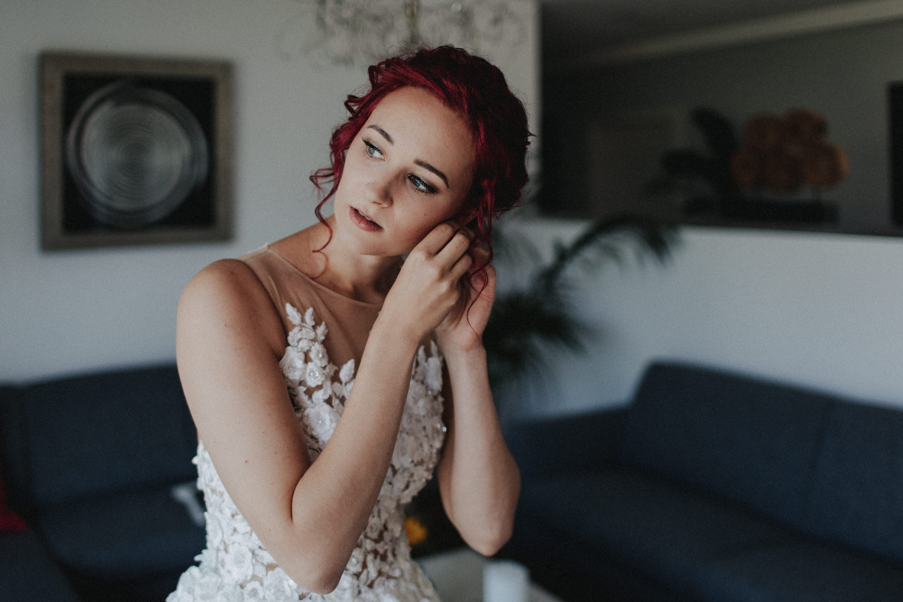 Dieses Foto ist Teil einer Hochzeitsreportage aus dem Juni 2018. Geheiratet haben zwei Frauen, die bei einer freien Trauung bei Sonnenschein getraut wurden. Fotografiert wurde diese Hochzeitsreportage von den Hochzeitsfotografen Tom und Lia aus Potsdam.