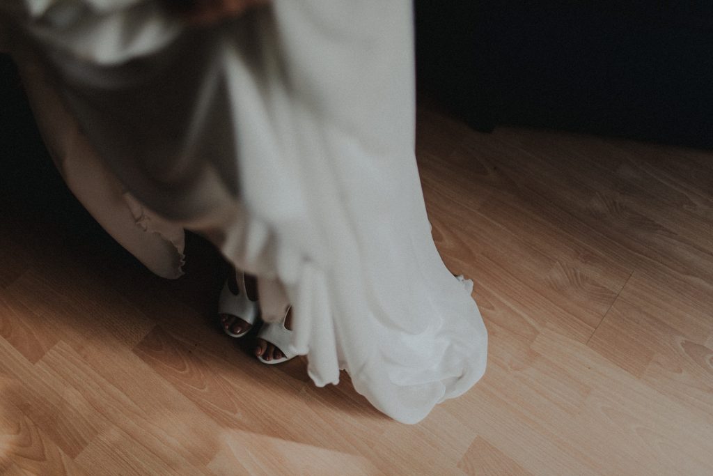 Dieses Hochzeitsfoto ist Teil einer Hochzeitsreportage, die von den Hochzeitsfotografen Tom und Lia aus Potsdam aufgenommen wurde. Es war eine deutsch-italienische Hochzeit, die in Dresden bei wunderschönem Sonnenschein stattfand.