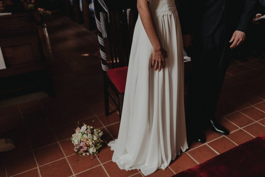 Dieses Hochzeitsfoto ist Teil einer Hochzeitsreportage, die von den Hochzeitsfotografen Tom und Lia aus Potsdam aufgenommen wurde. Es war eine deutsch-italienische Hochzeit, die in Dresden bei wunderschönem Sonnenschein stattfand.