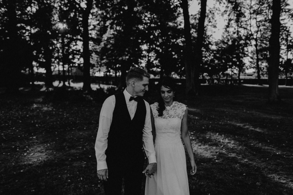 Dieses Hochzeitsfoto ist dein einer Hochzeitsreportage, die von den Hochzeitsfotografen Tom und Lia aus Potsdam aufgenommen wurde. Die deutsch-italienische Hochzeit fand in Dresden bei wunderschönem Sonnenschein statt.